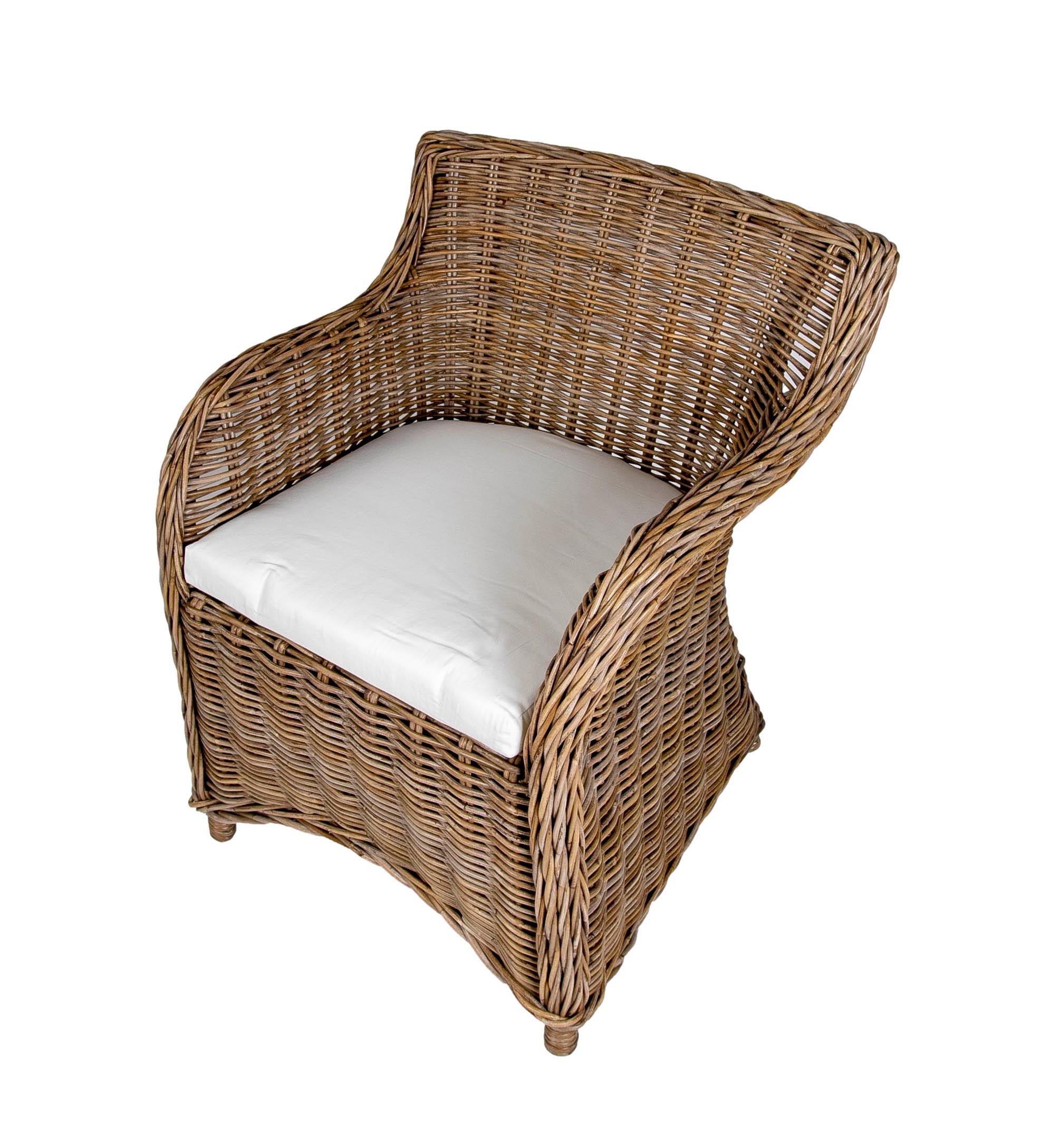 Set di sedie da giardino in rattan con cuscini in tonalità grigie in vendita 2