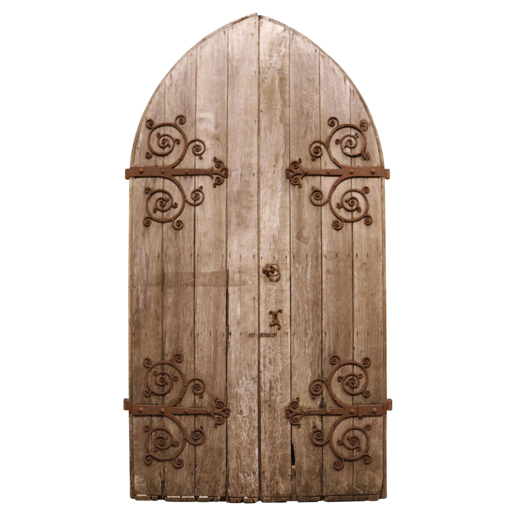 Satz von aufgearbeiteten gotischen Kirchentüren im Angebot