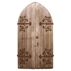 Satz von aufgearbeiteten gotischen Kirchentüren