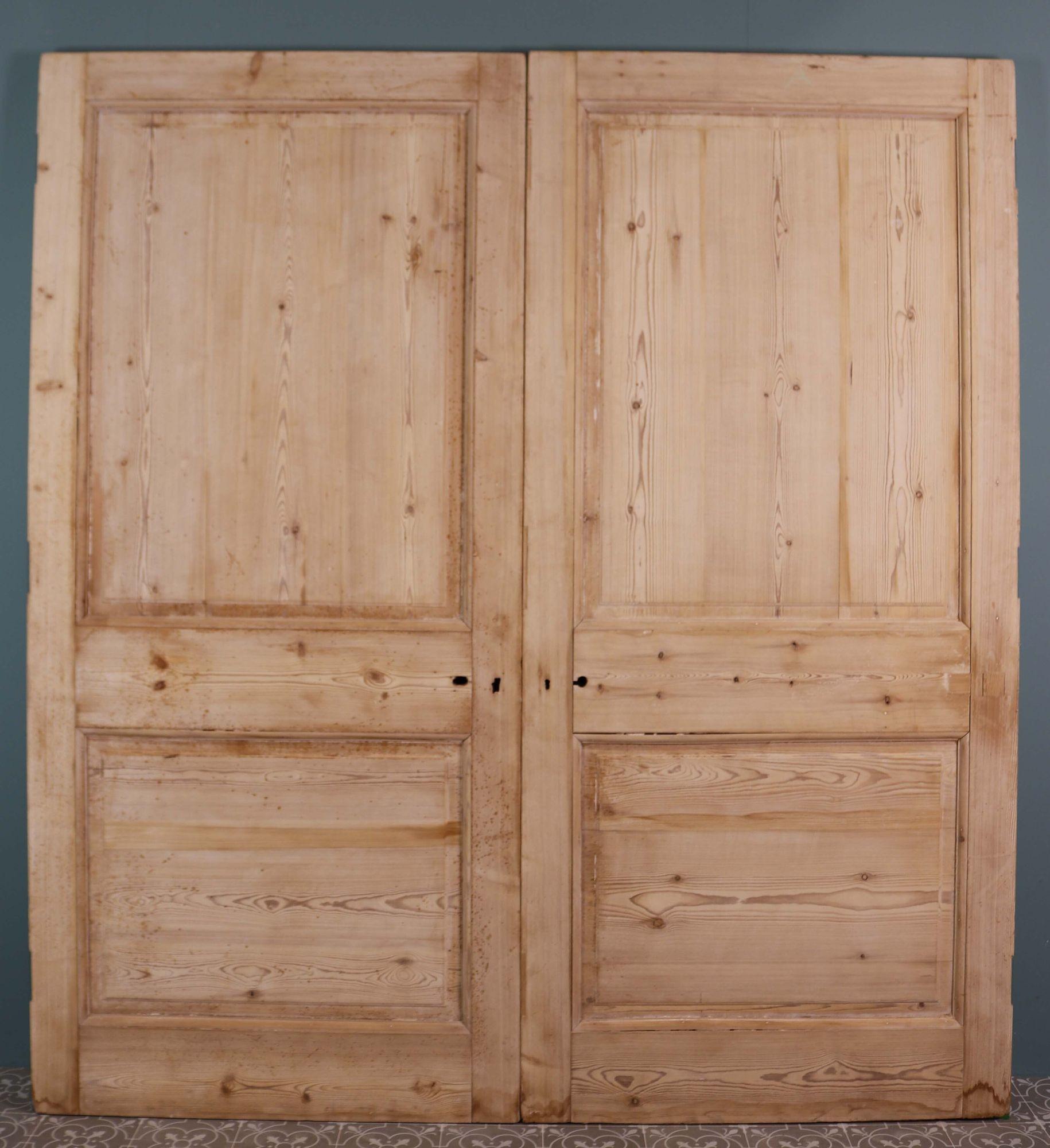 Set of Reclaimed Pine Dividing Doors In Good Condition For Sale In Wormelow, Herefordshire