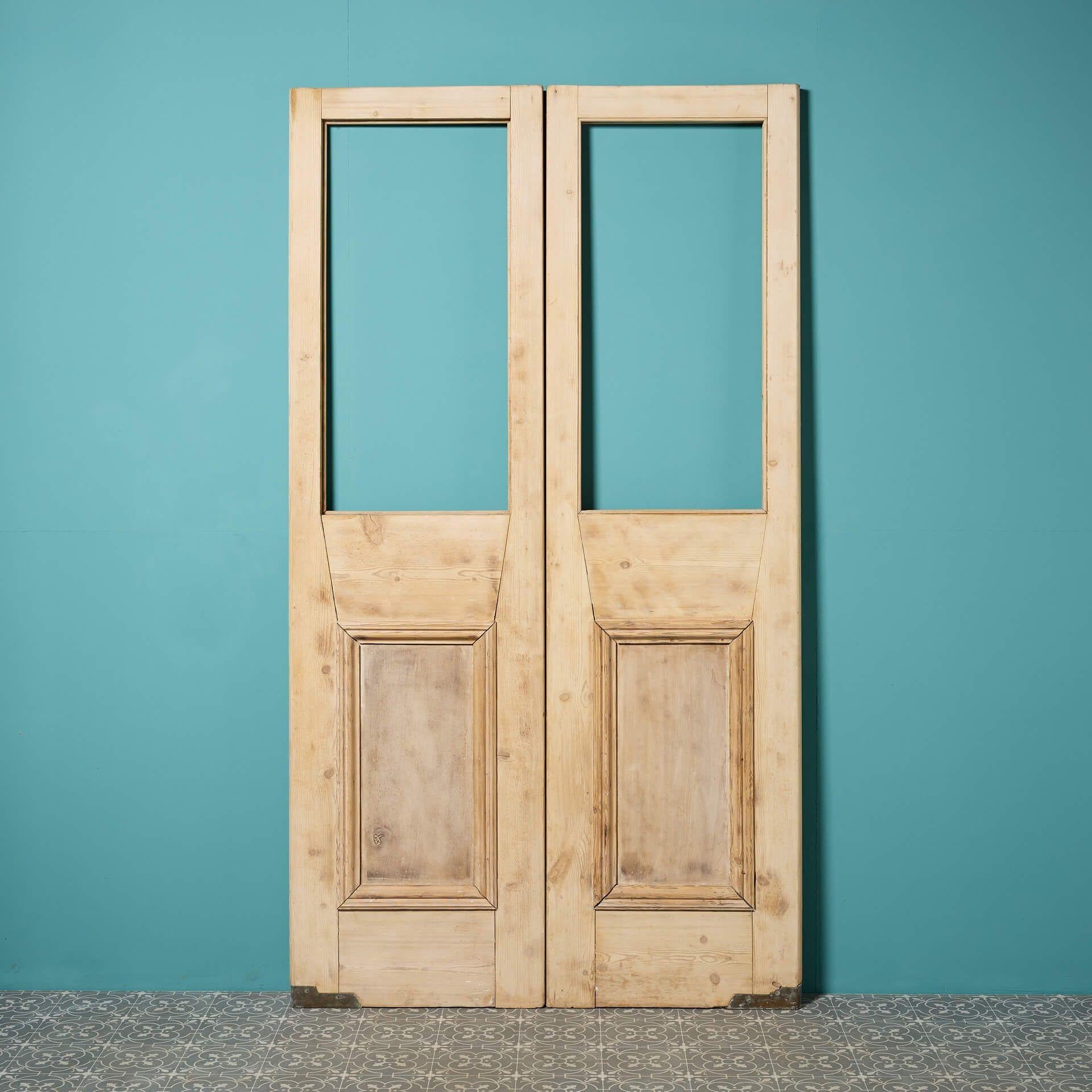 Set di porte a due battenti in pino recuperato per vetri In condizioni discrete in vendita a Wormelow, Herefordshire