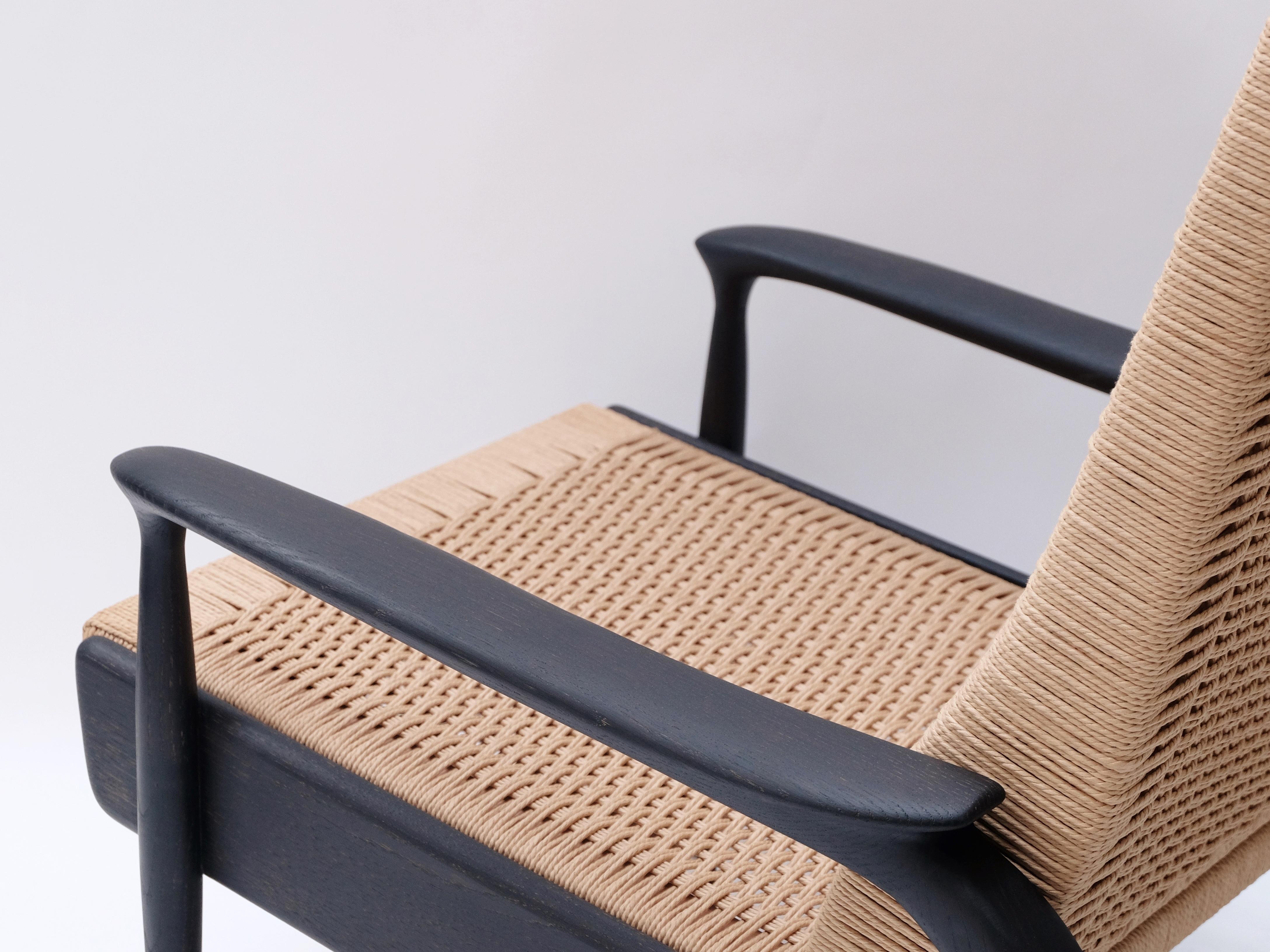 XXIe siècle et contemporain Ensemble de fauteuils inclinables en chêne noirci, cordon danois naturel, coussins en cuir en vente