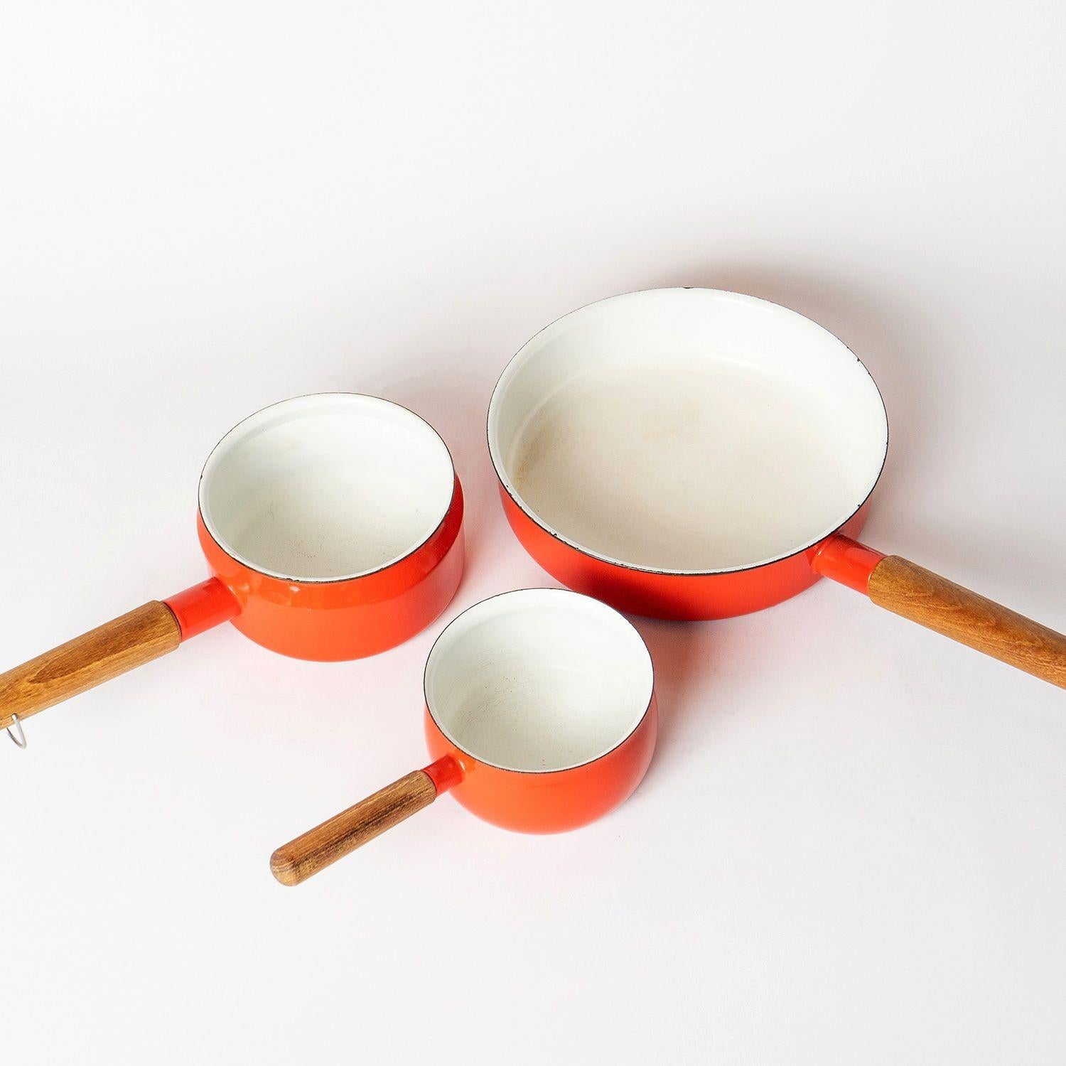 Finnish Set of Vintage Enamel Saucepans by Seppo Mallat for Finel Arabia Finland, 1960s For Sale