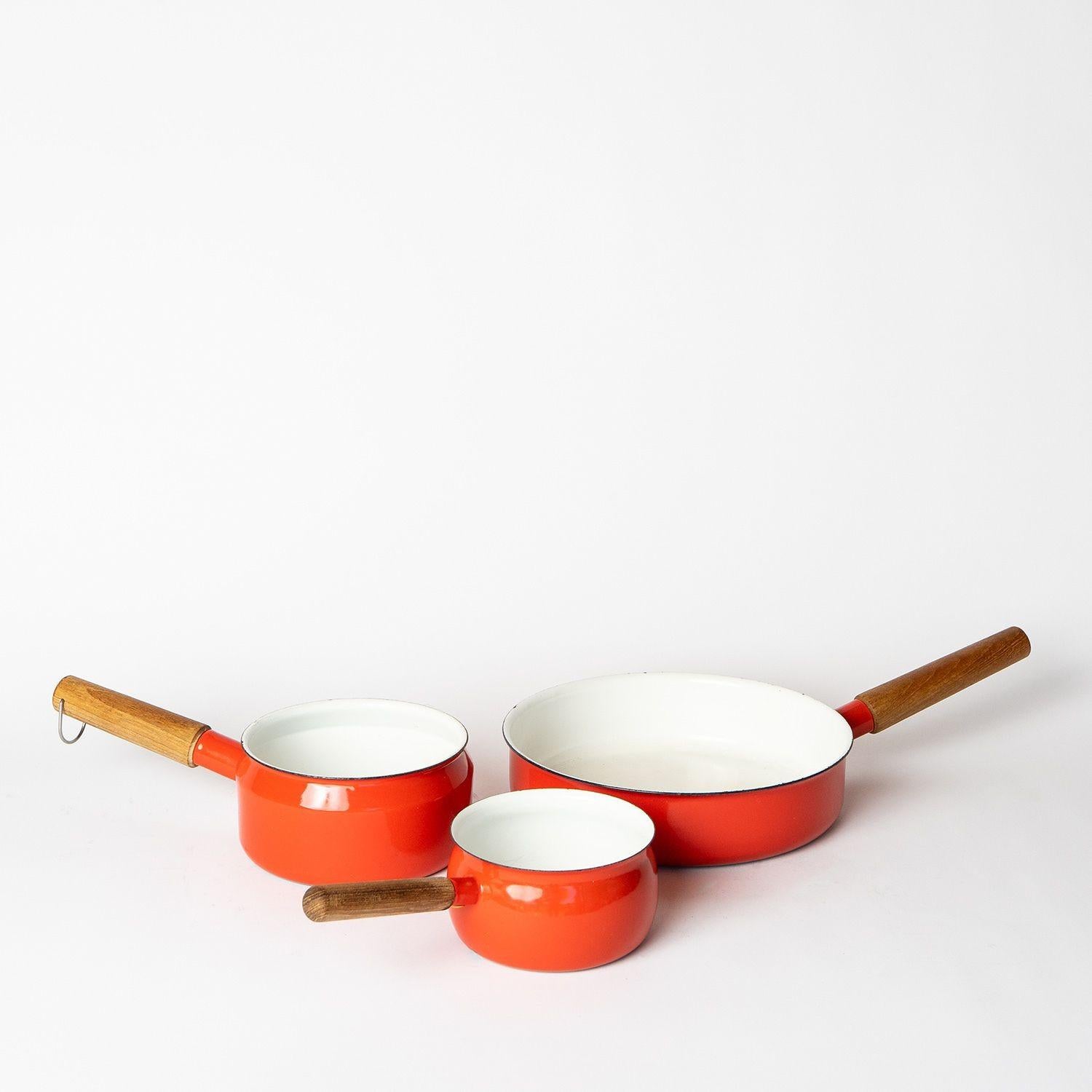 Set of Vintage Enamel Saucepans by Seppo Mallat for Finel Arabia Finland, 1960s In Good Condition In Bristol, GB