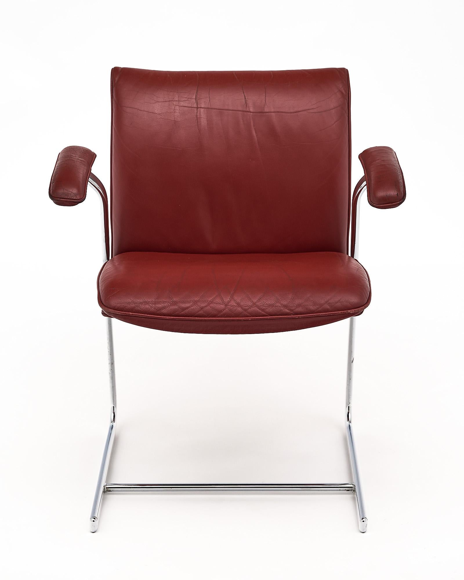 Late 20th Century Set of Red Leather and Chrome Armchairs For Sale