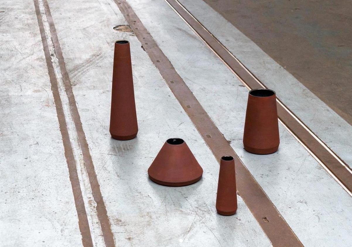 Set of Red Mud floor vases by Studio ThusThat
Unique piece.
Dimensions: Tall: 53cm x 16cm; Medium: 19cm 27cm; Low: 31cm x 19cm; Tabletop vase: 25cm x 9.5cm.
Materials: Bauxite residue ceramics, bauxite residue glaze.

Studio ThusThat is a