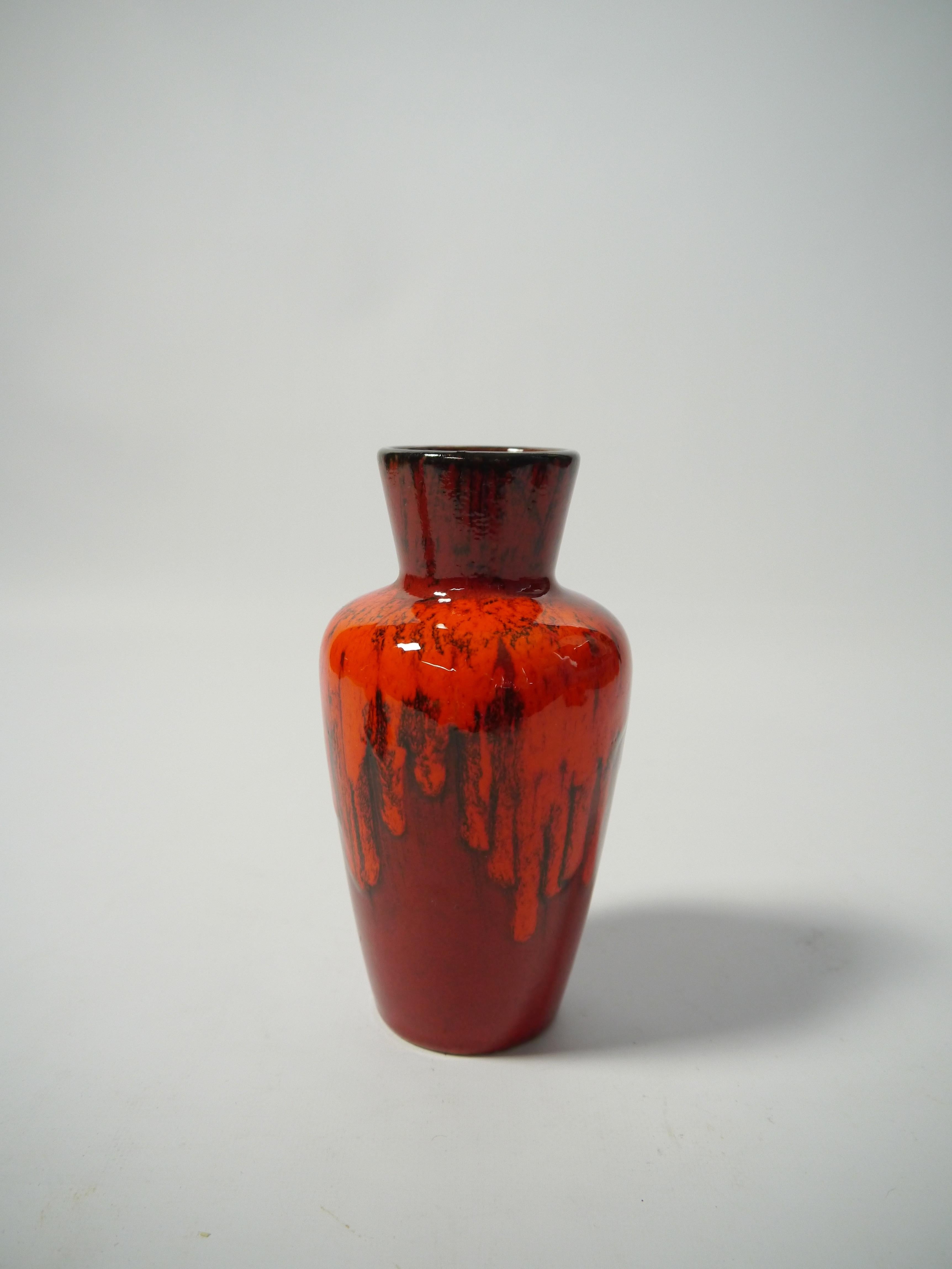 Mid-Century Modern Ensemble de vases rouges en céramique de lave grasse ouest-allemande de Scheurich, WG, années 1960 en vente
