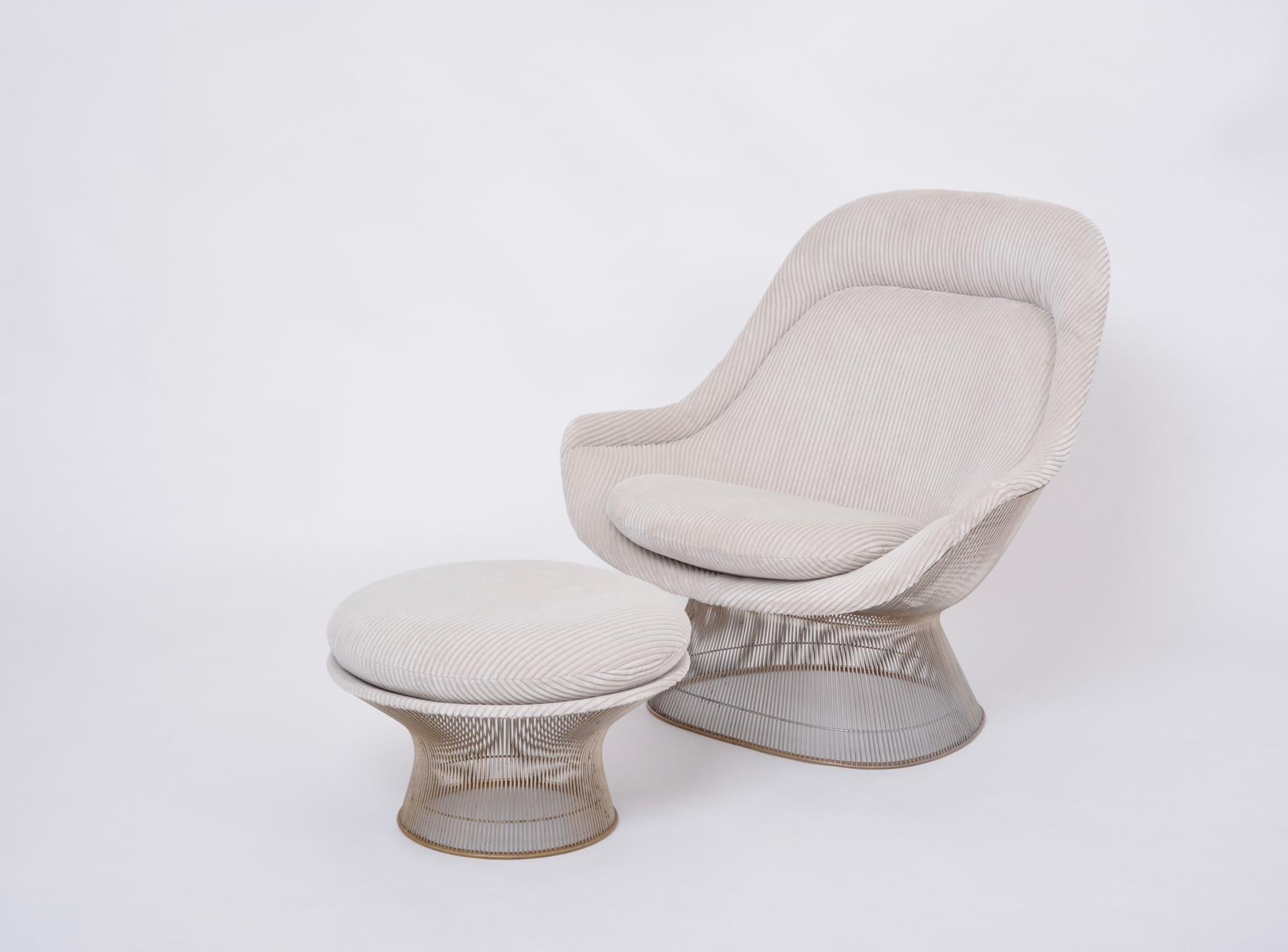 Ensemble de fauteuil et pouf Warren Platner vintage retapissés
Superbe ensemble d'une chaise facile Platner (modèle 1705 ; alias Easy Lounge Chair) retapissée en cordon large beige clair velouté, également connu sous le nom de cordon de câble, avec