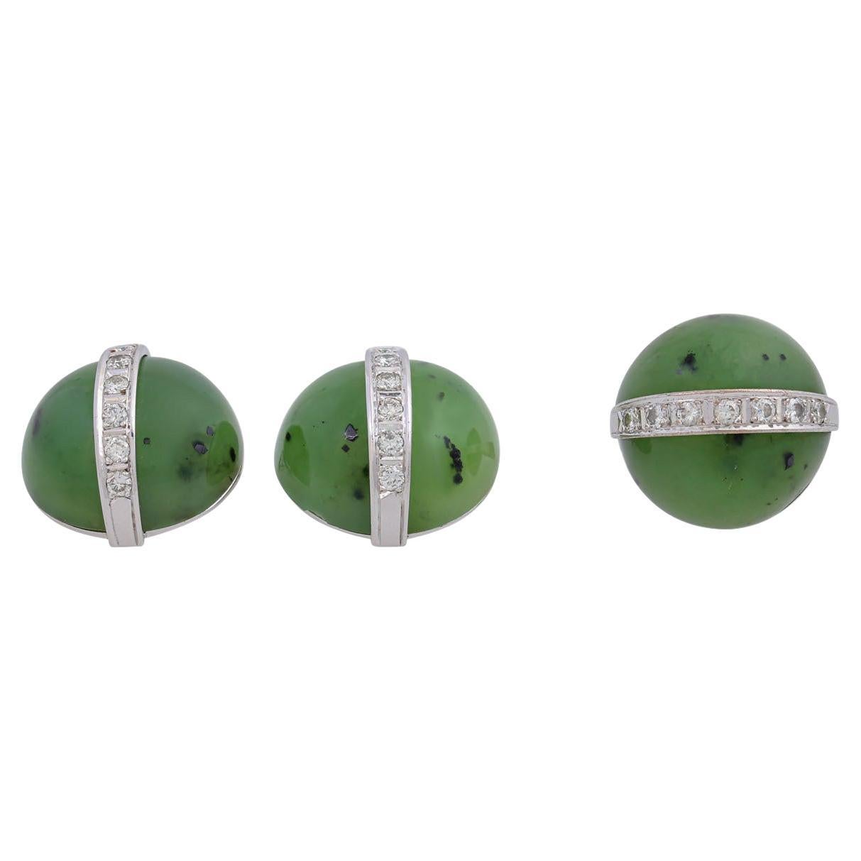 Ming's of Hawaii Jade Yellow Gold Clip Earrings with Hawaiian Motif at