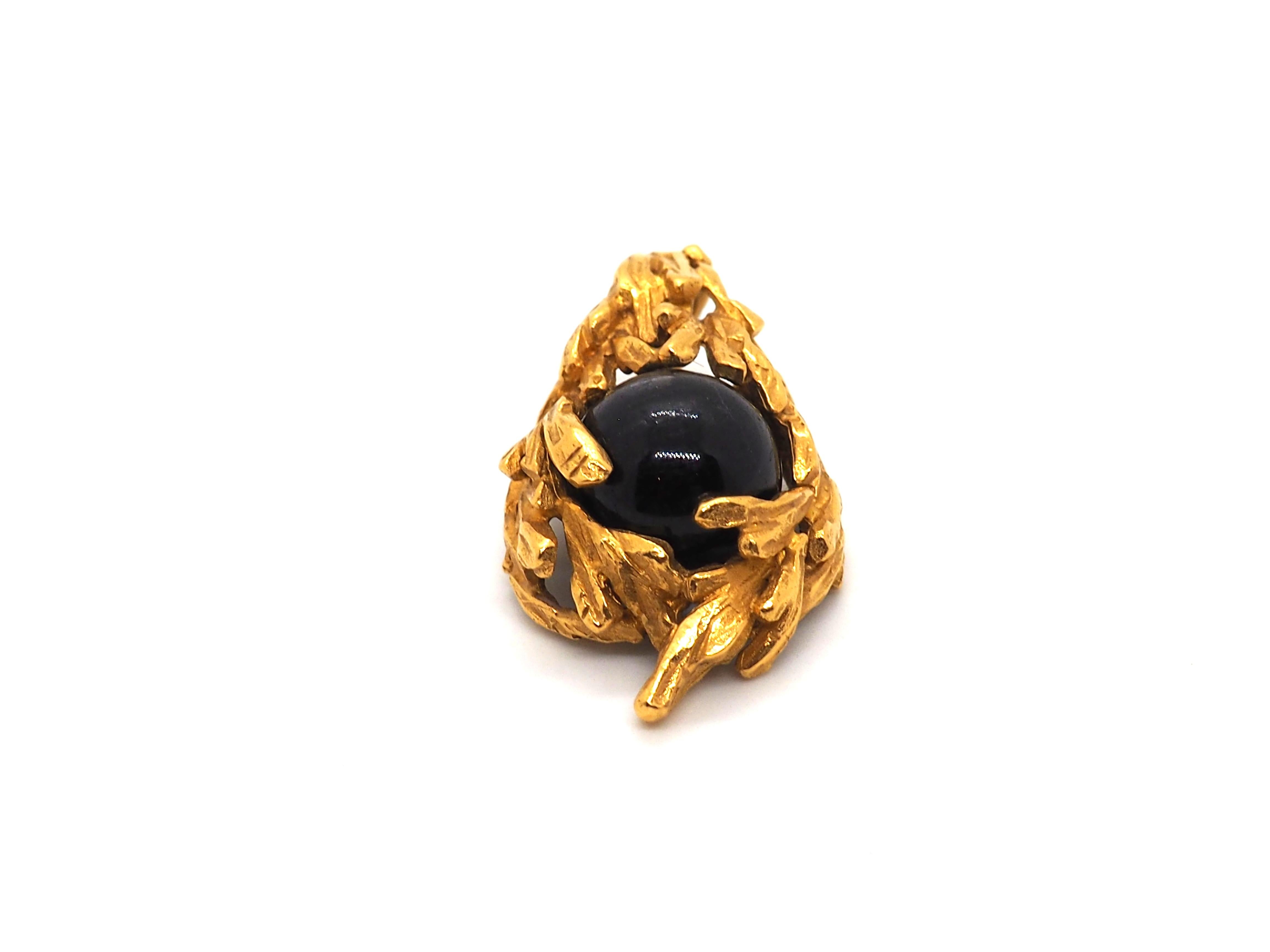 Gilbert Albert - Ensemble de boucles d'oreilles et pendentifs en or jaune 18 carats  Pour femmes en vente