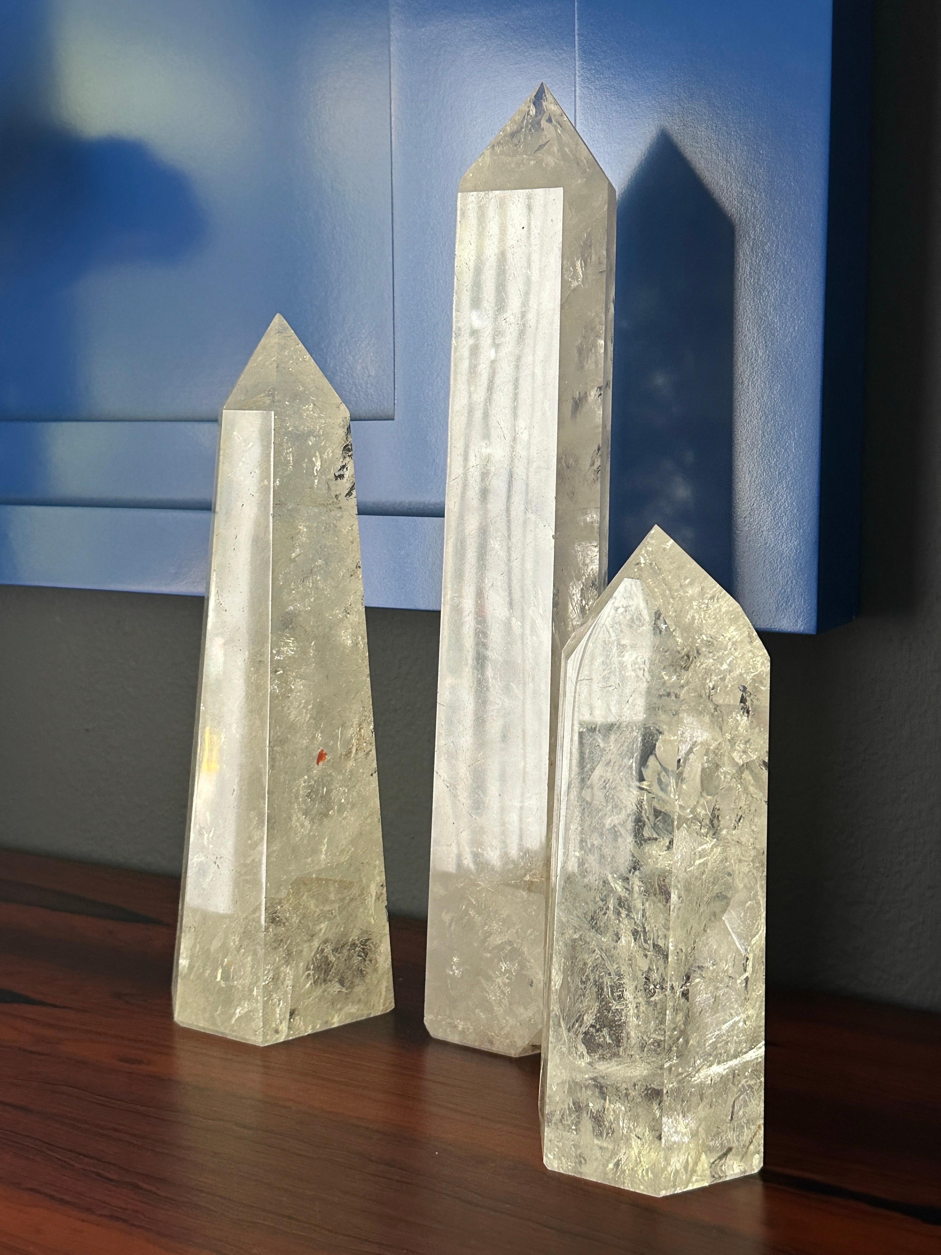 Brésilien Ensemble d'obélisques en cristal de roche et quartz en vente