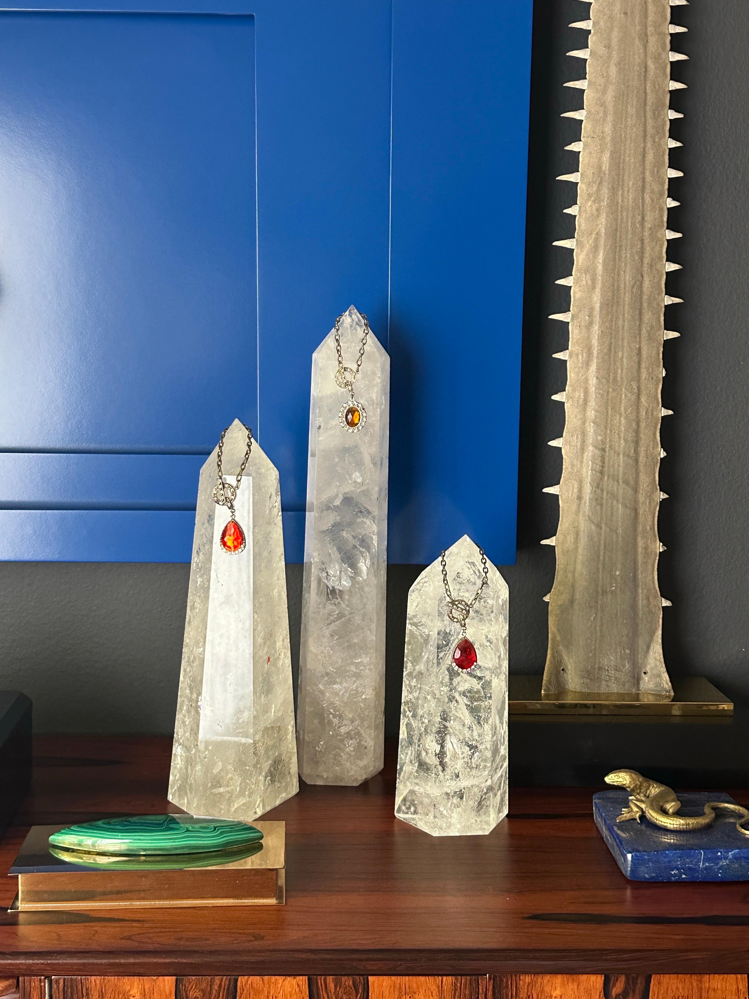 XXIe siècle et contemporain Ensemble d'obélisques en cristal de roche et quartz en vente