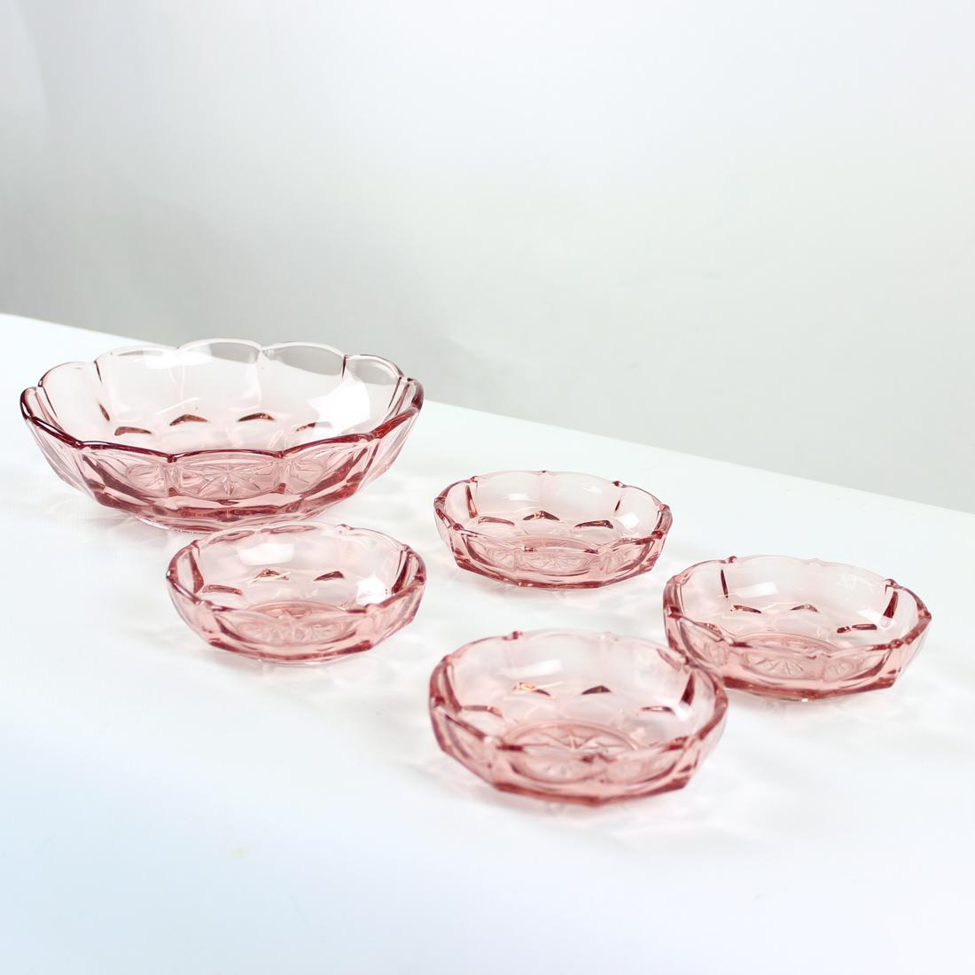 Mid-Century Modern Set of Rose Glass Bowls, Czechoslovakia, 1950s For Sale