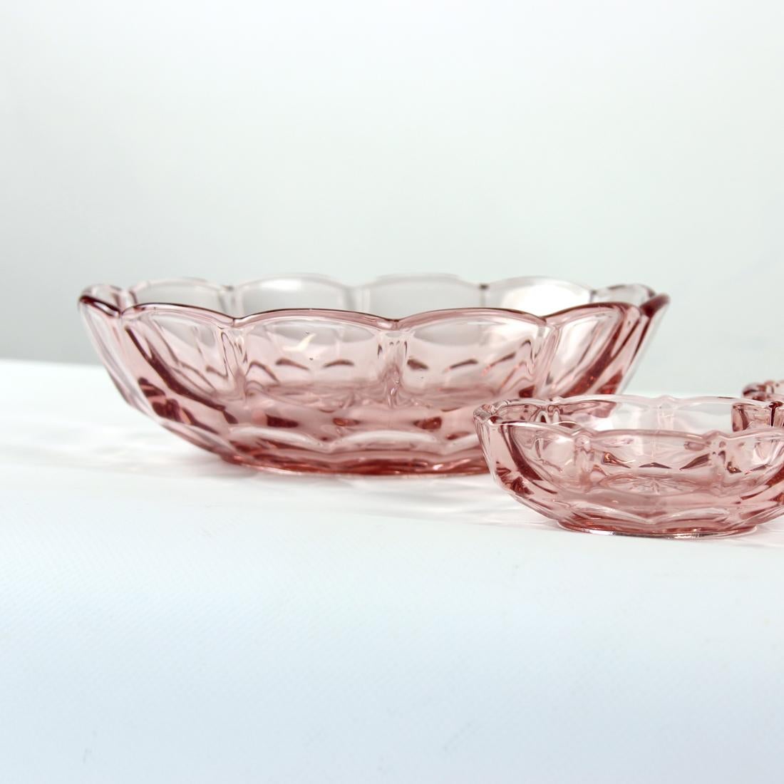 Set of Rose Glass Bowls, Czechoslovakia, 1950s In Excellent Condition For Sale In Zohor, SK