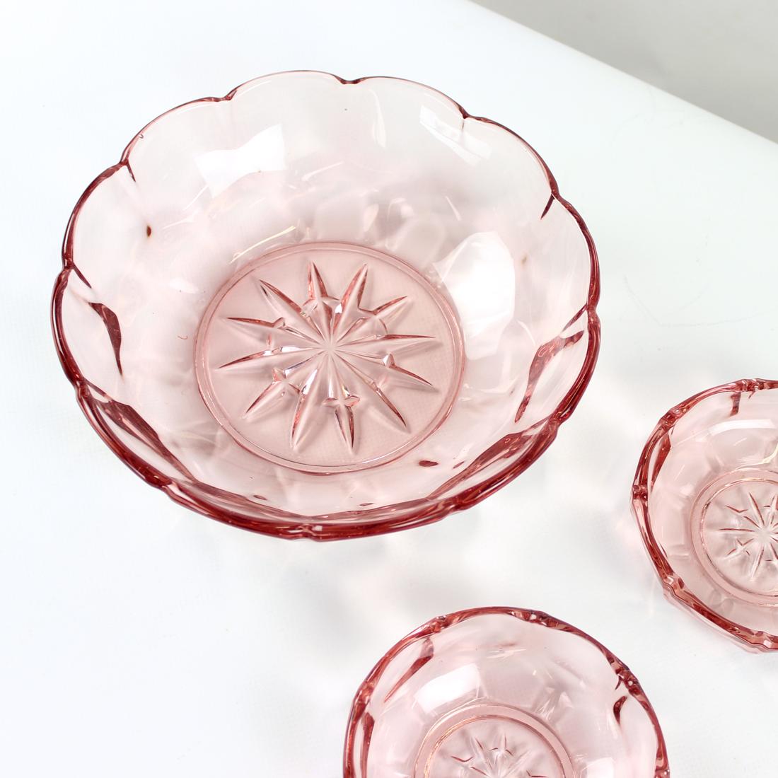 Set of Rose Glass Bowls, Czechoslovakia, 1950s For Sale 1