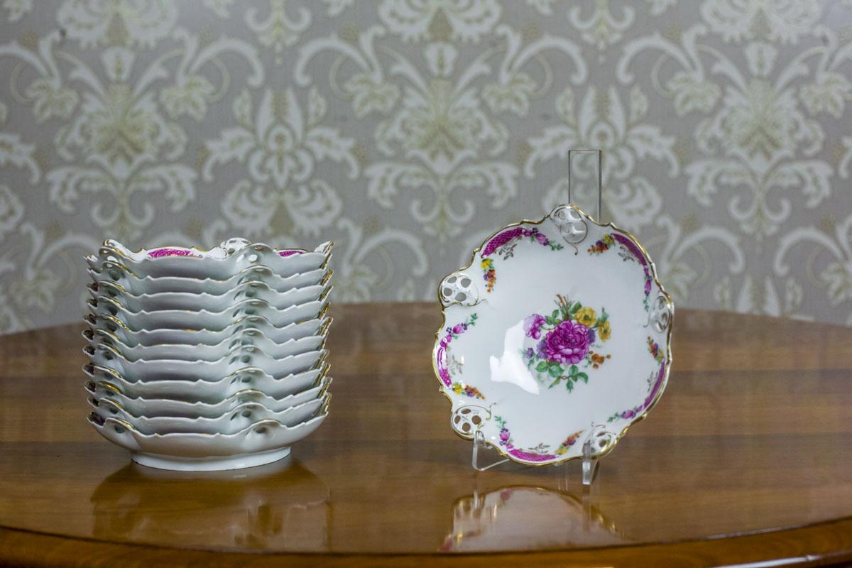 We present you this set of 12 serving bowls with a signature of the Moliere series of the Rosenthal porcelain manufactory.
The type of the signature indicates that the items were manufactured in the years: 1891 - 1906.
Furthermore, the porcelain