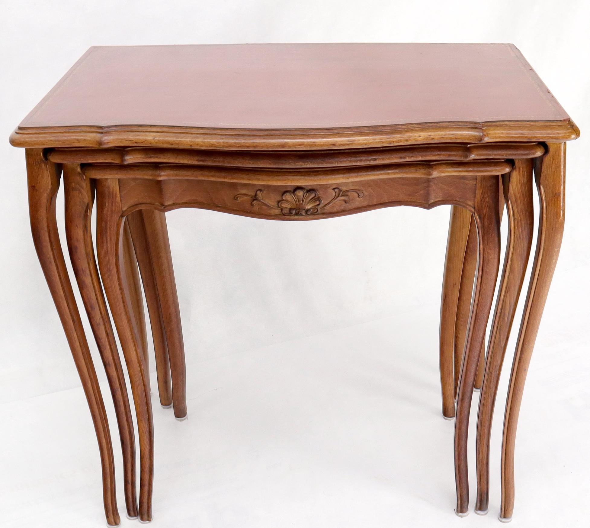 Set of Rouge Tooled Leather Top Carved Walnut Cabriole Leg Set of Nesting Tables For Sale 6