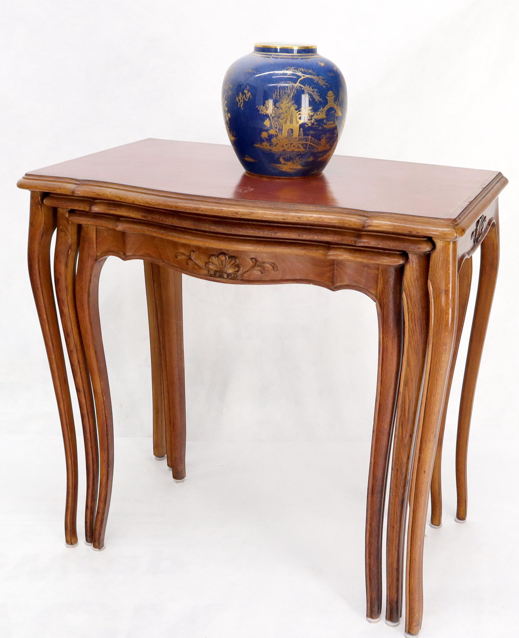 Set of Rouge Tooled Leather Top Carved Walnut Cabriole Leg Set of Nesting Tables For Sale 8