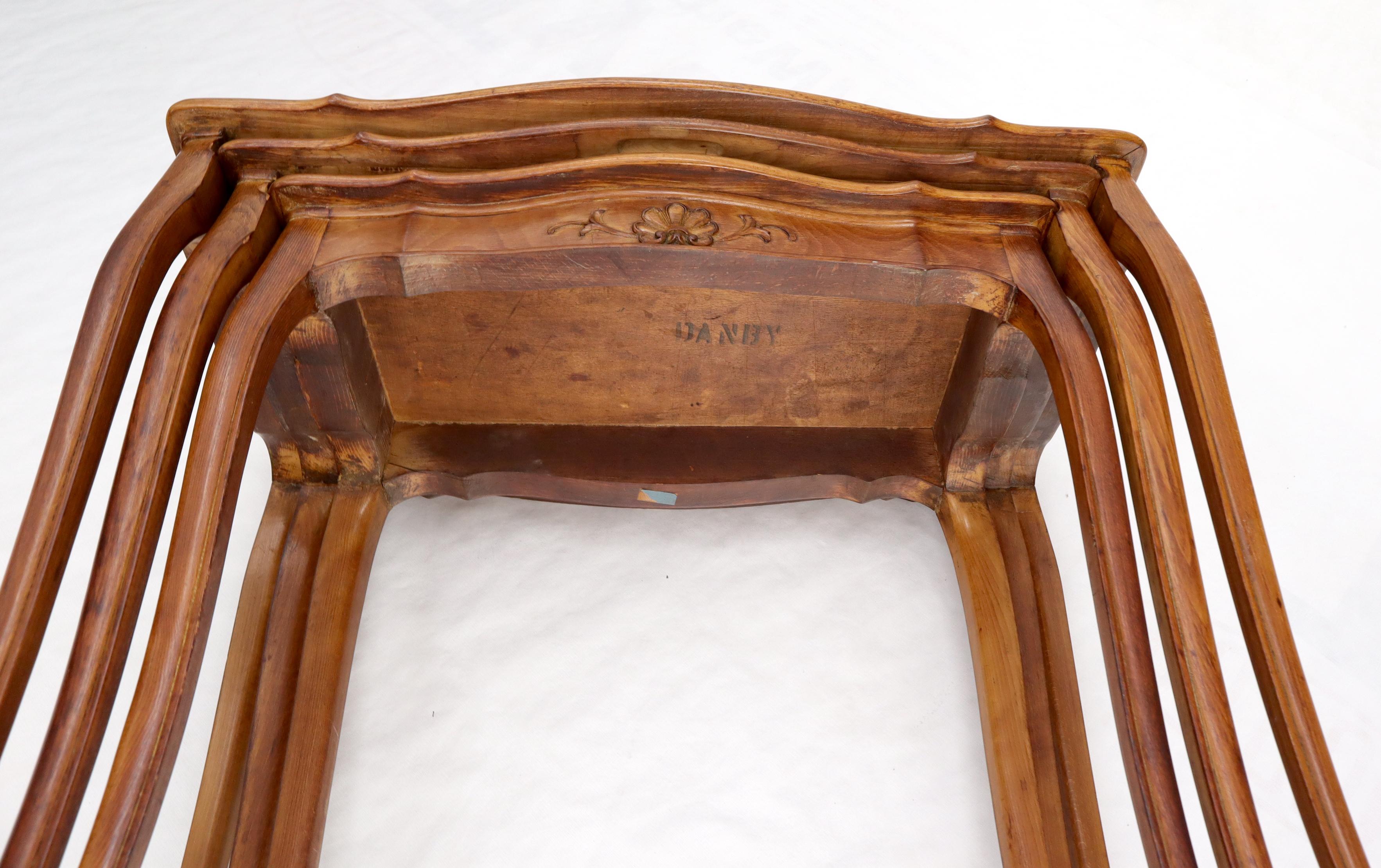 Set of Rouge Tooled Leather Top Carved Walnut Cabriole Leg Set of Nesting Tables For Sale 9