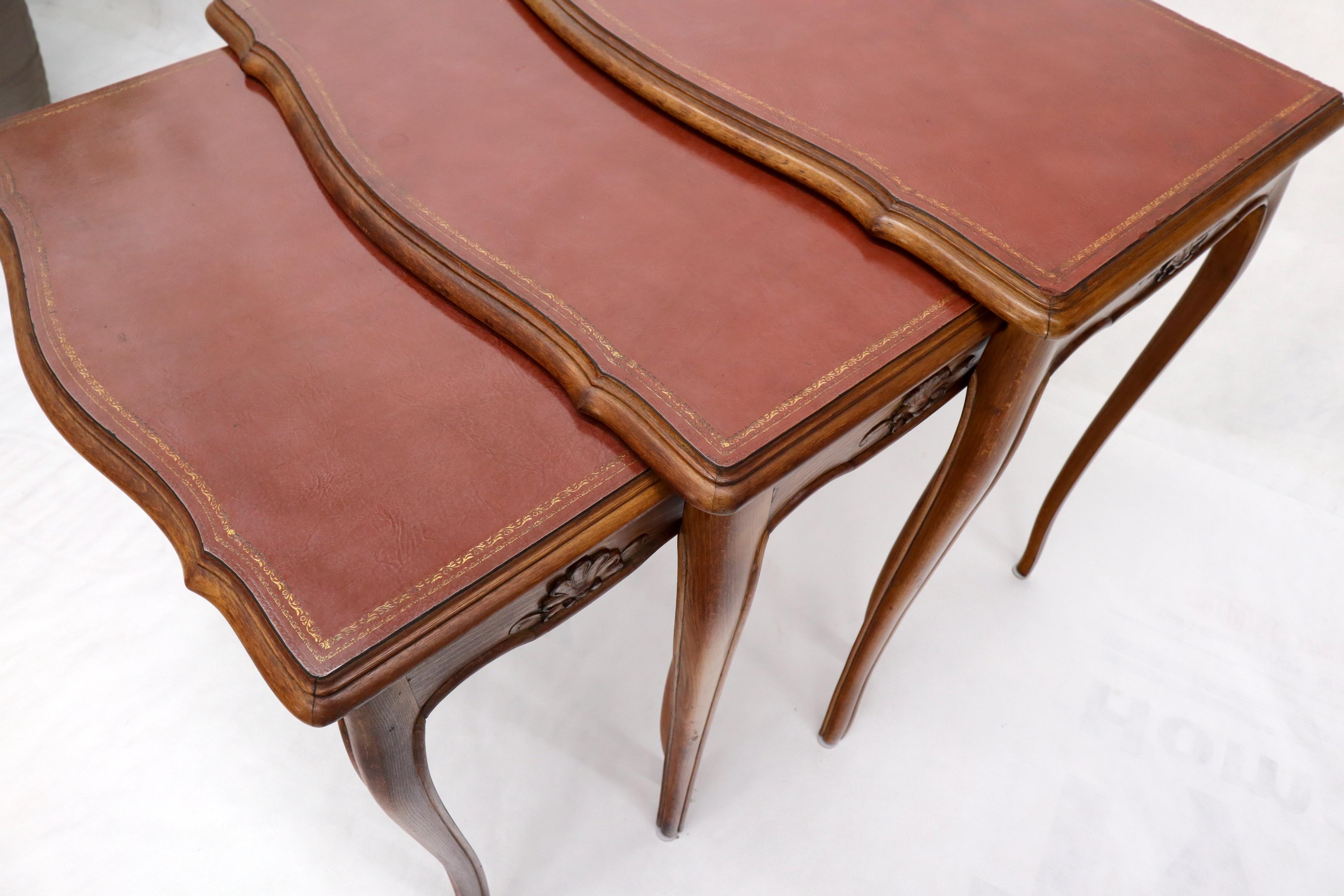 Set of Rouge Tooled Leather Top Carved Walnut Cabriole Leg Set of Nesting Tables For Sale 3