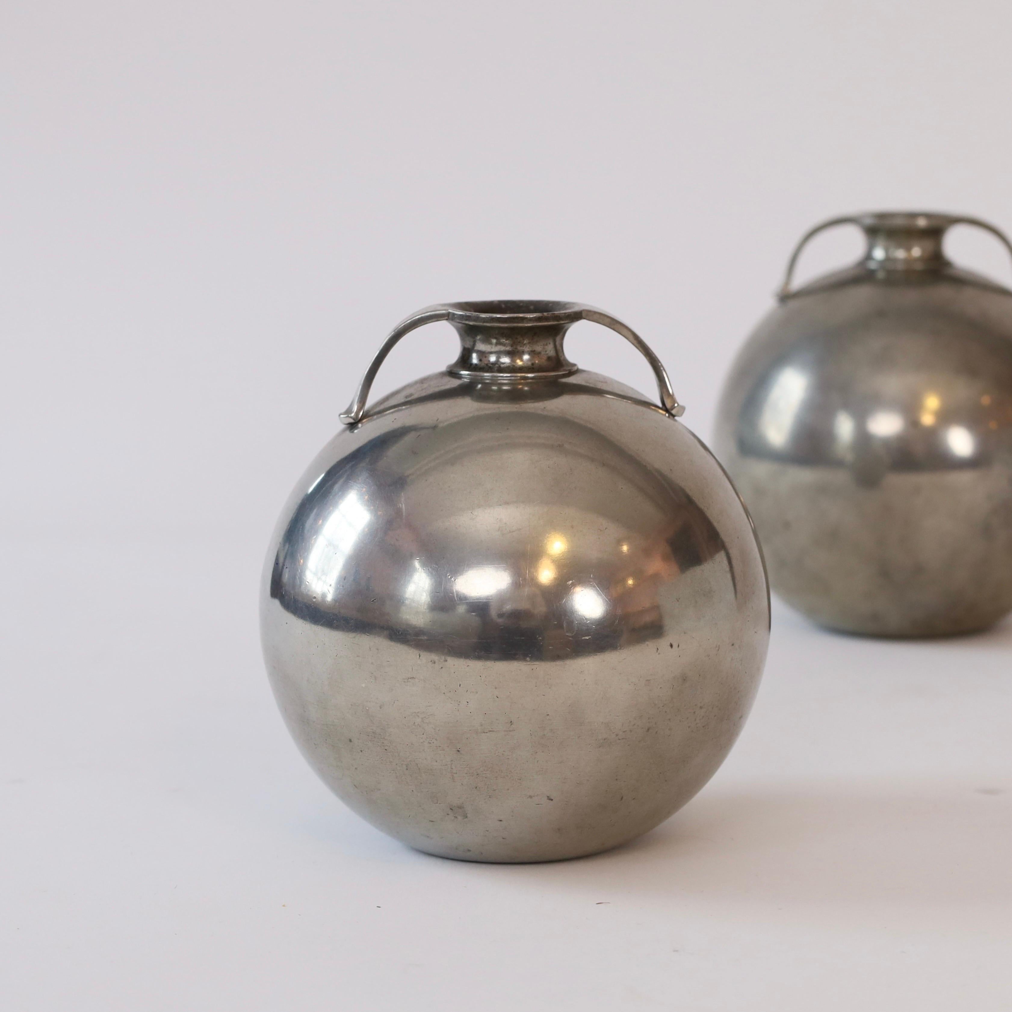 Ensemble de vases ronds en étain par Just Andersen, années 1930, Danemark en vente 5