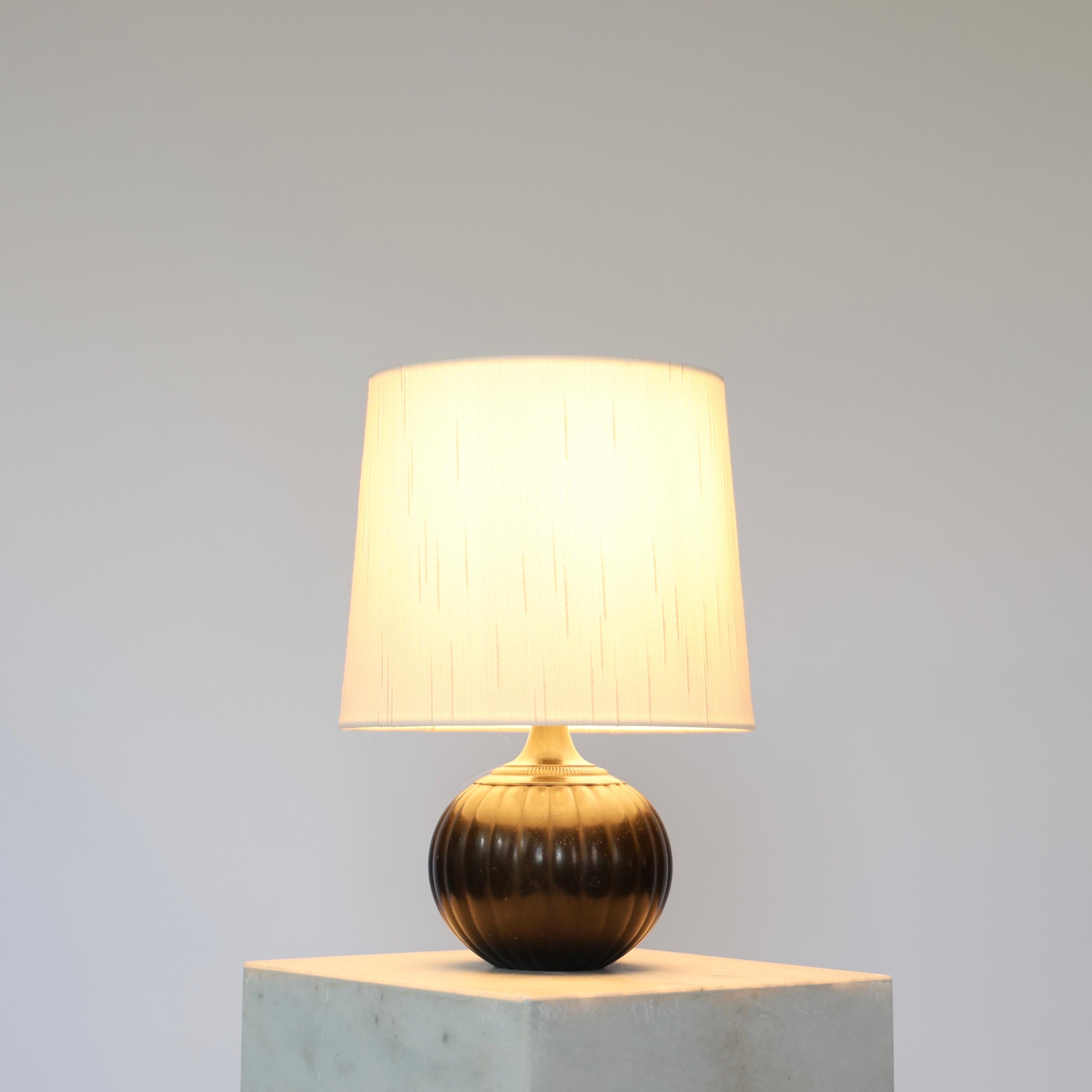 Satz runder Tischlampen von Just Andersen, 1930er Jahre, Dänemark im Angebot 1
