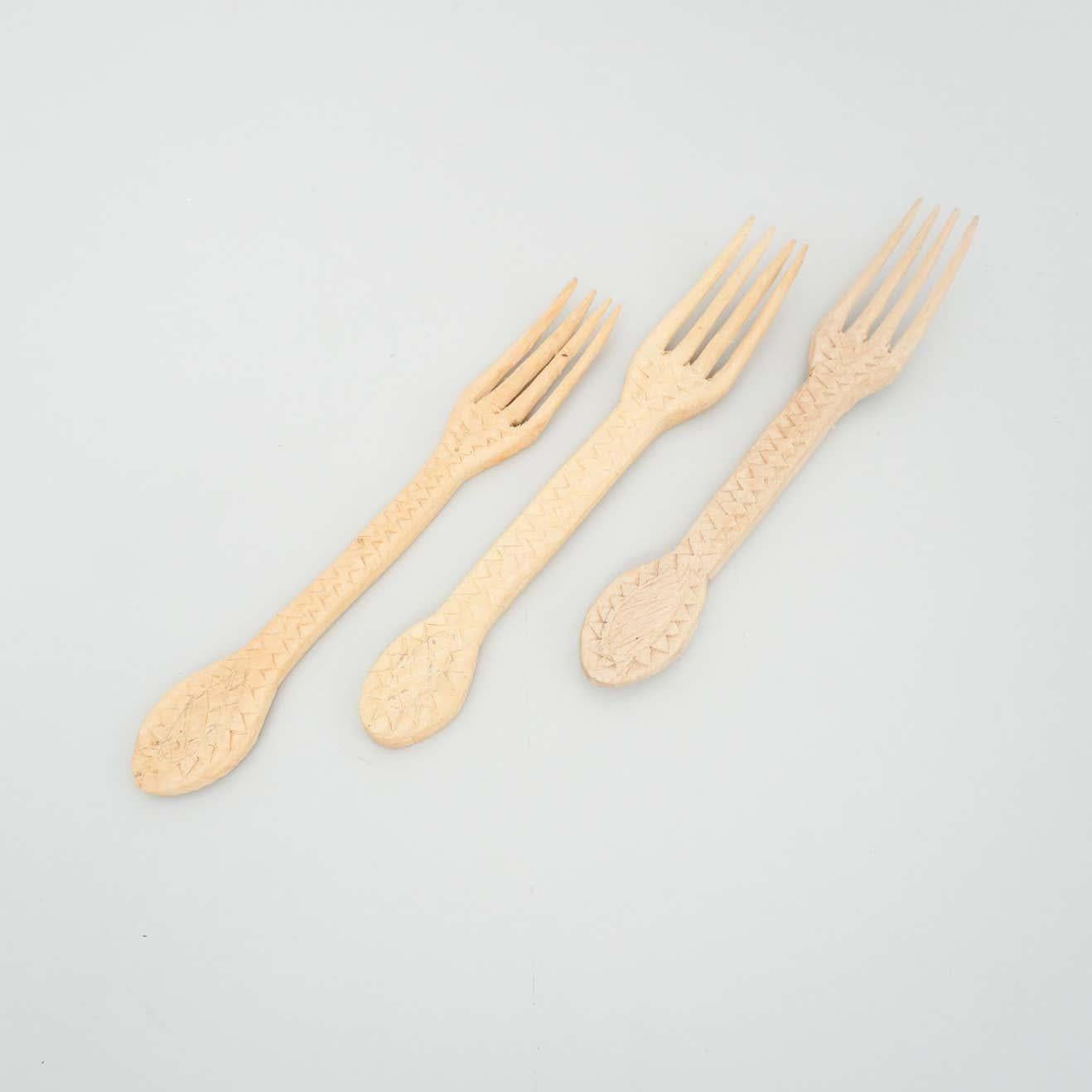 Mid-Century Modern Set of Rustic Traditional Hand Carved Forks and Spoons, circa 1950 For Sale