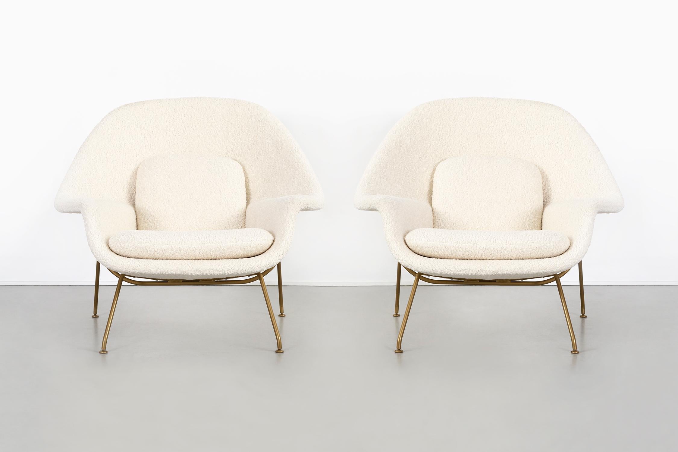 Set of womb chairs

Designed by Eero Saarinen for Knoll

USA, d 1948 / circa 1960s

Reupholstered in synthetic poly 100,000 double rubs fabric and freshly powder coated bases in a brass finish 

Measures: 35 ½