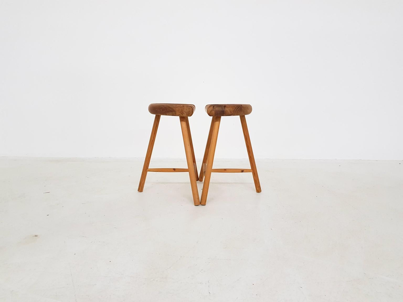 Set of Saddle Stools in Pinewood by Arne Hovmand Olsen, Denmark, 1960s In Good Condition In Amsterdam, NL
