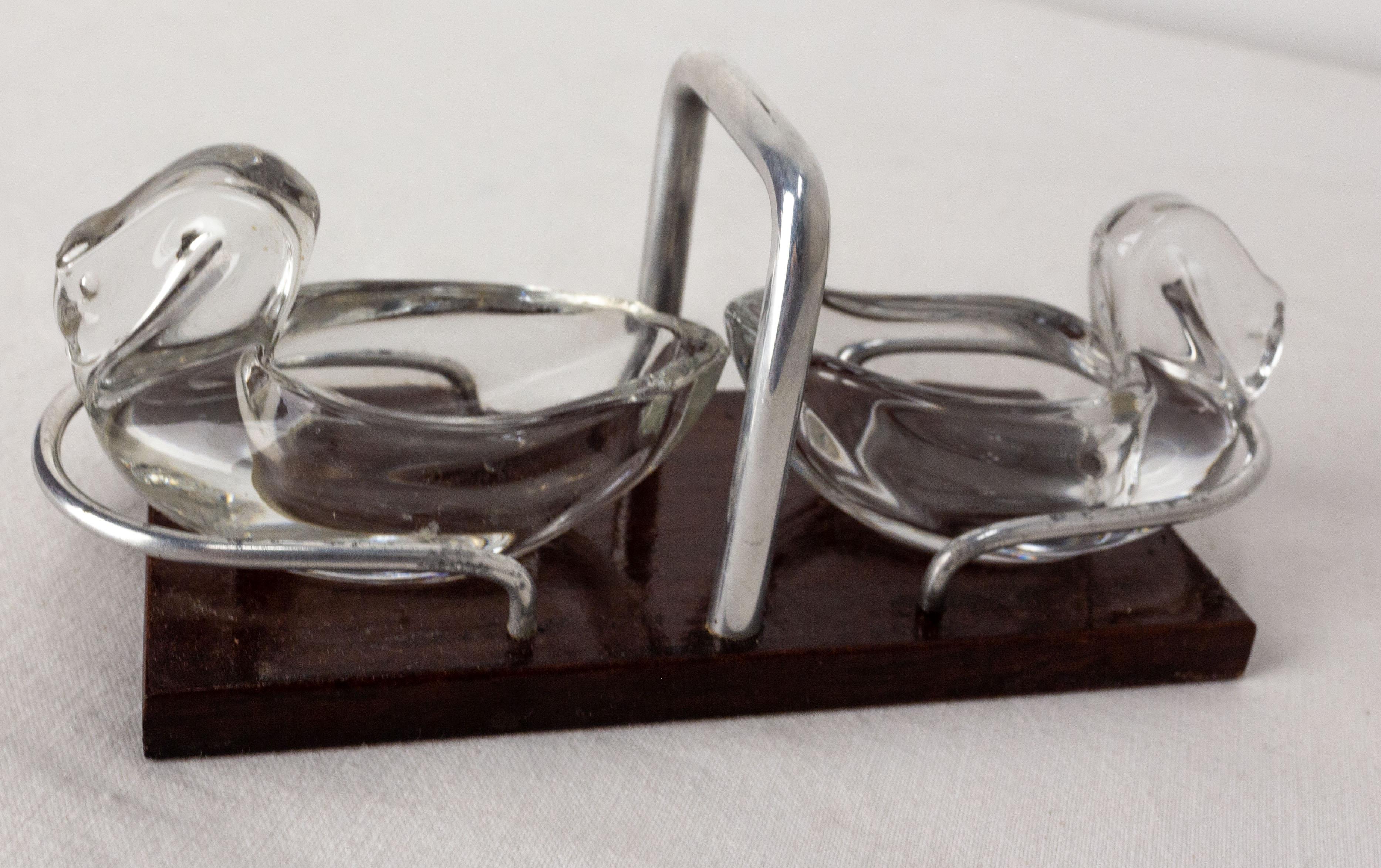 Mid-Century Modern Ensemble de salière et poivrière avec support en forme de cygne, France, milieu du siècle dernier en vente