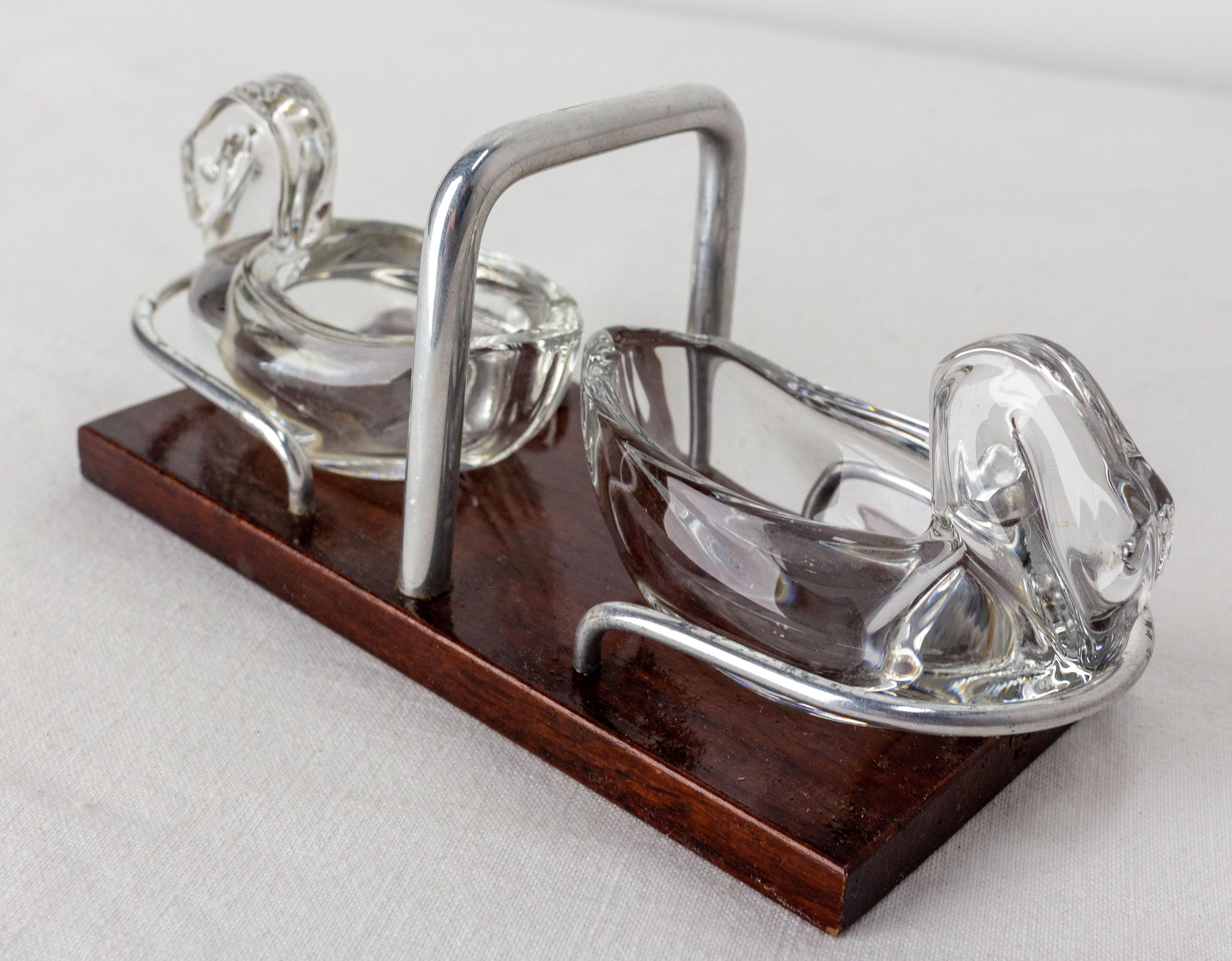 Mid-Century Modern Set of Salt and Pepper Shaker with Stand Swan-Shaped, France, Mid-century For Sale