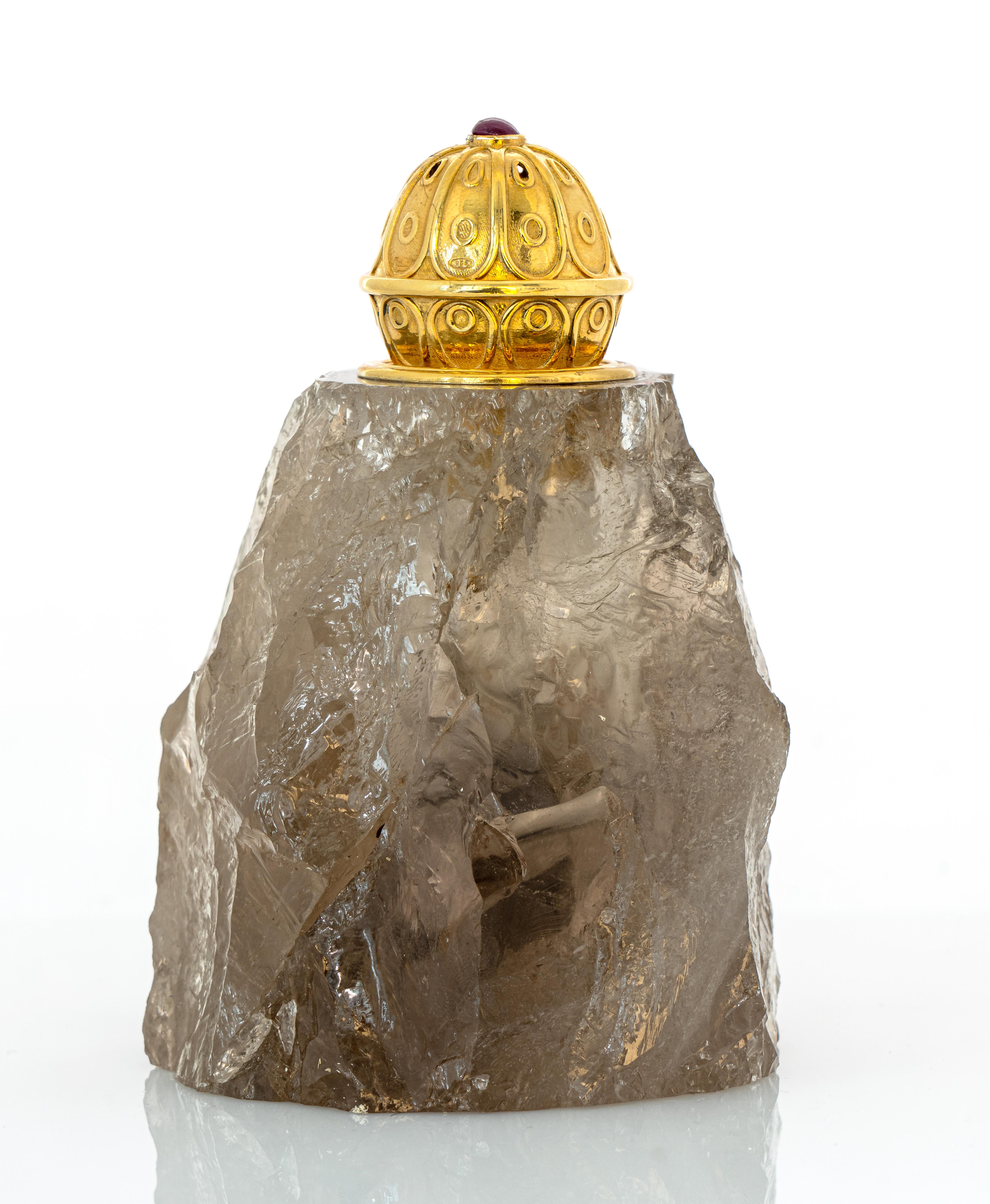 Salt & Pepper is a luxurious design object created for FuoriSalone 2022 and unveiled at the event. 
Far more than simple table accessories, these twin pieces embody the concept of 