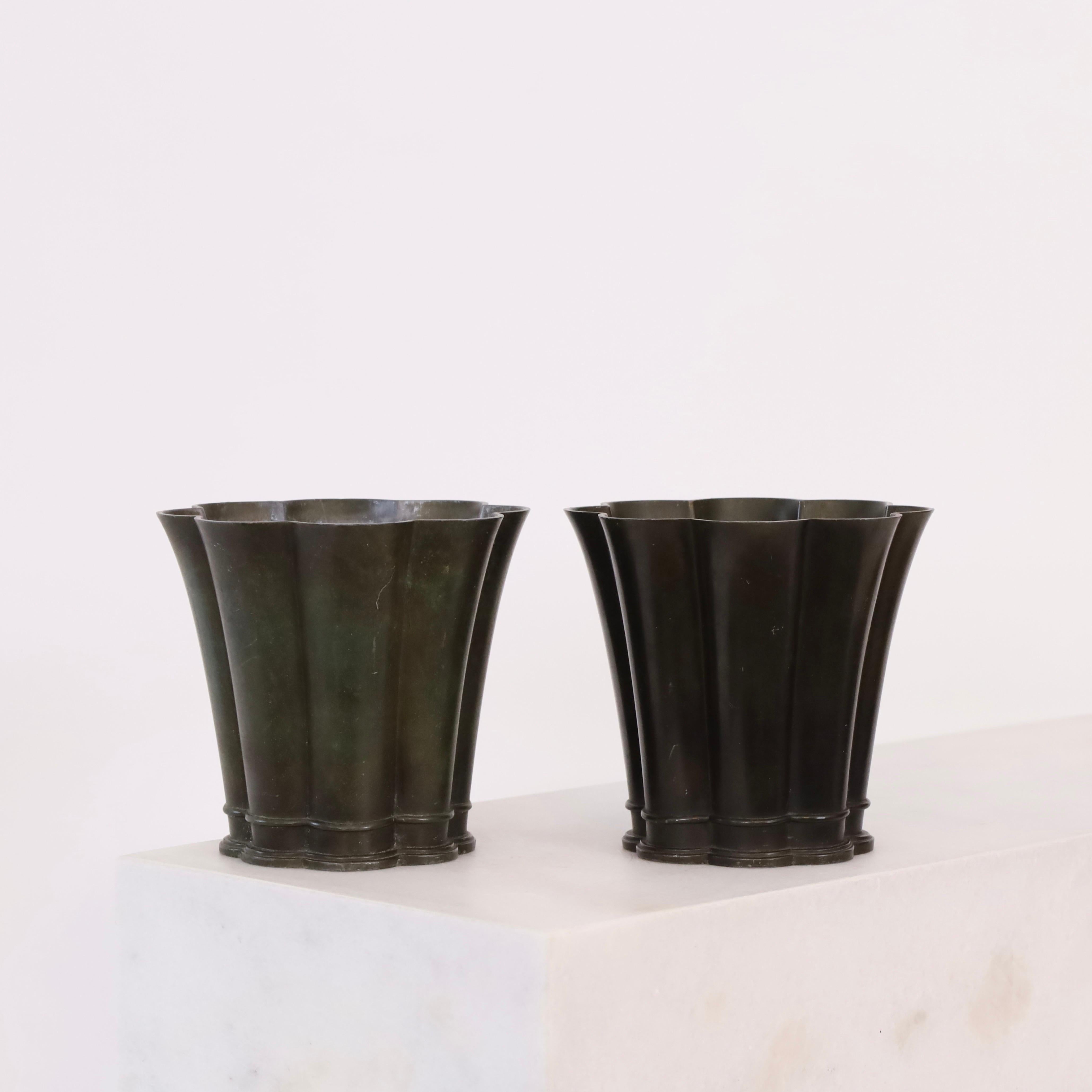 Set of scalloped art deco vases by Just Andersen, 1940s, Denmark For Sale 5