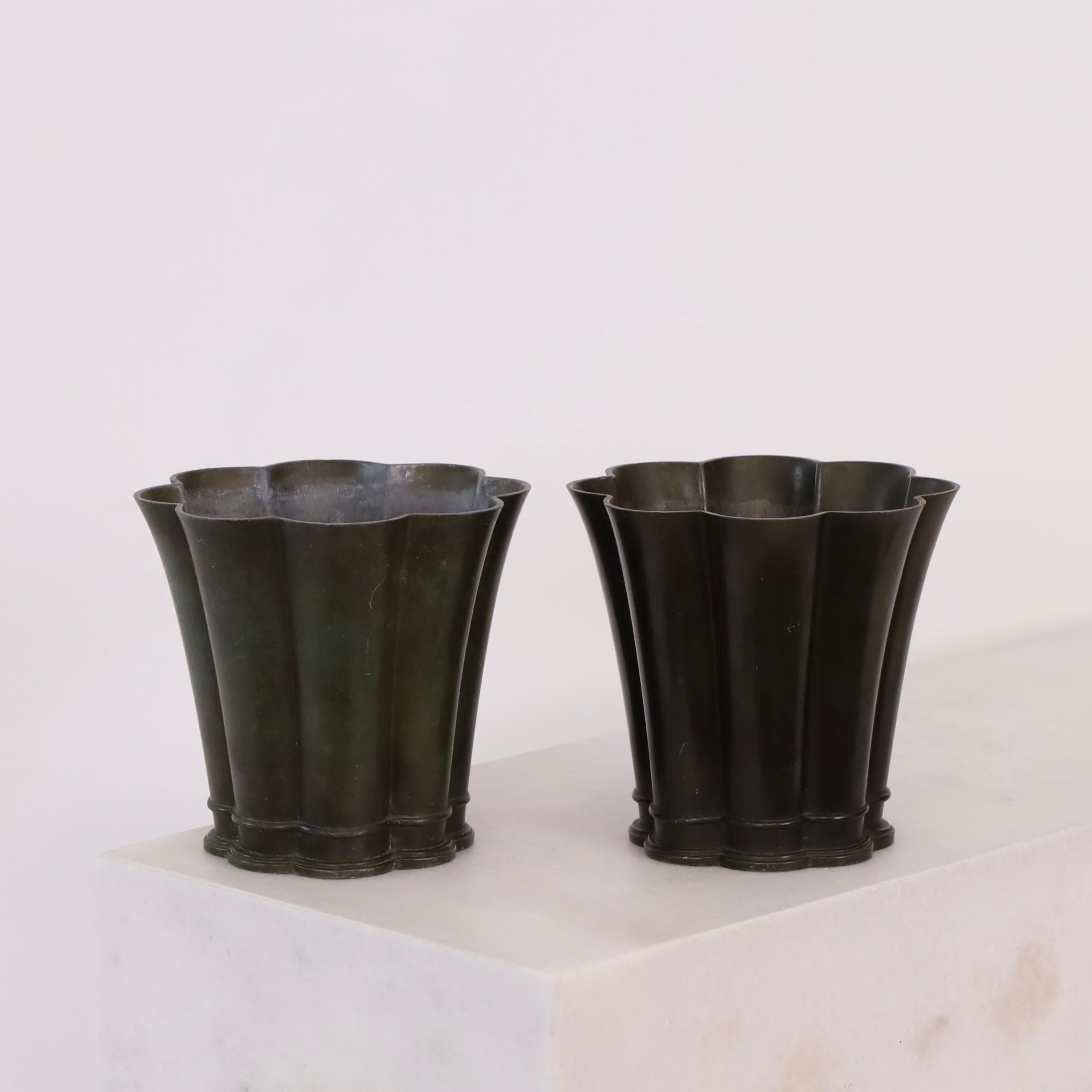 Set of scalloped art deco vases by Just Andersen, 1940s, Denmark In Fair Condition For Sale In Værløse, DK
