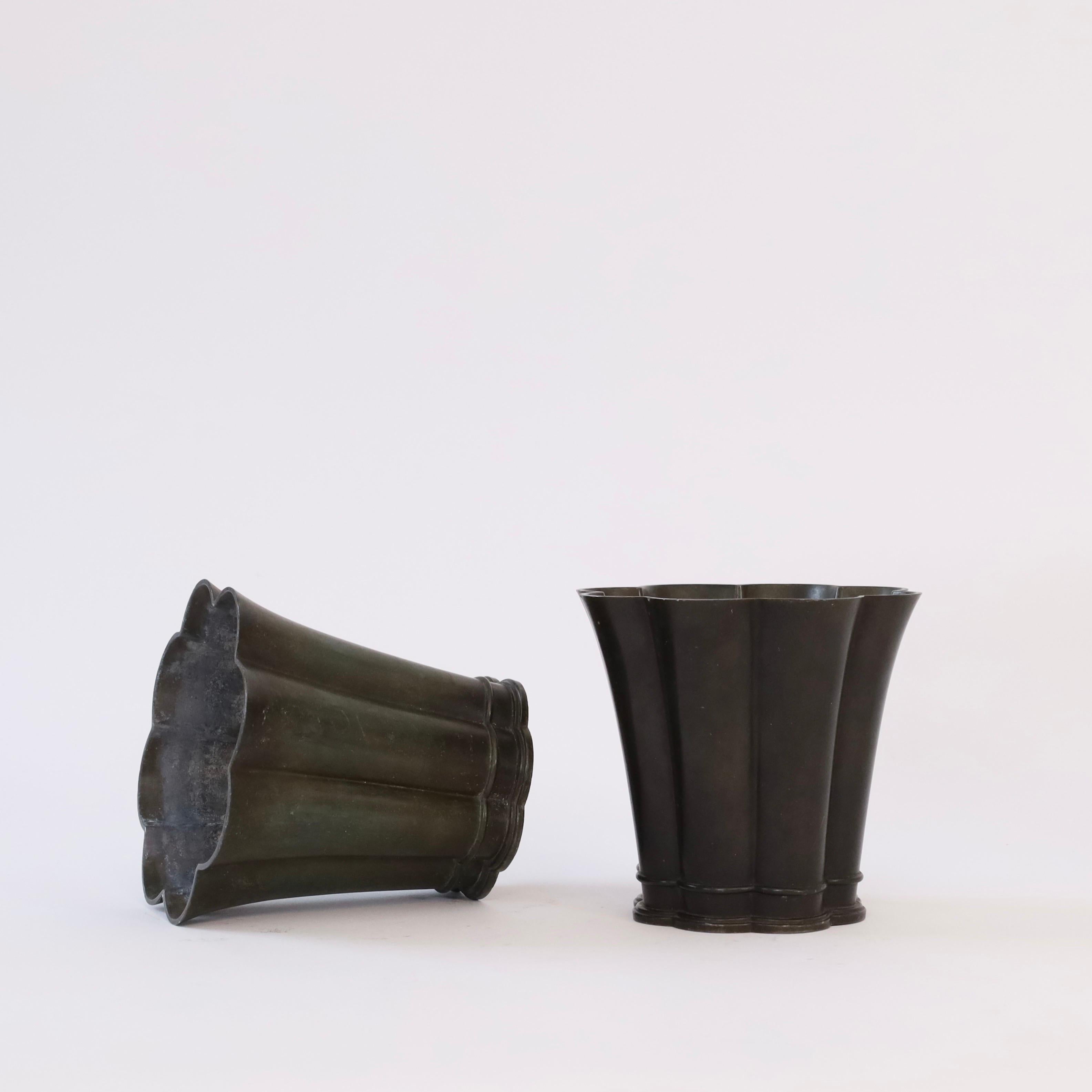 Set of scalloped art deco vases by Just Andersen, 1940s, Denmark For Sale 1