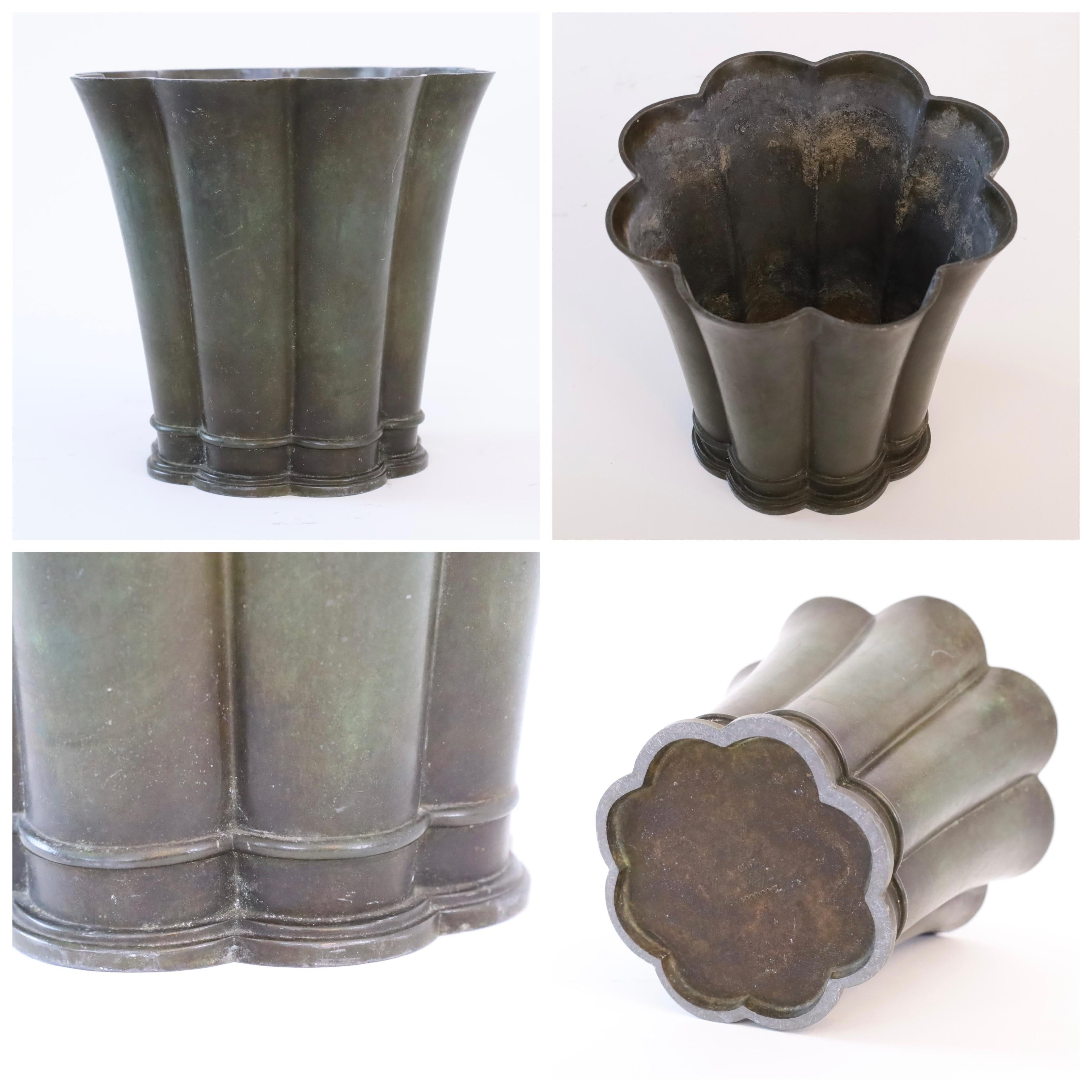 Set of scalloped art deco vases by Just Andersen, 1940s, Denmark For Sale 3