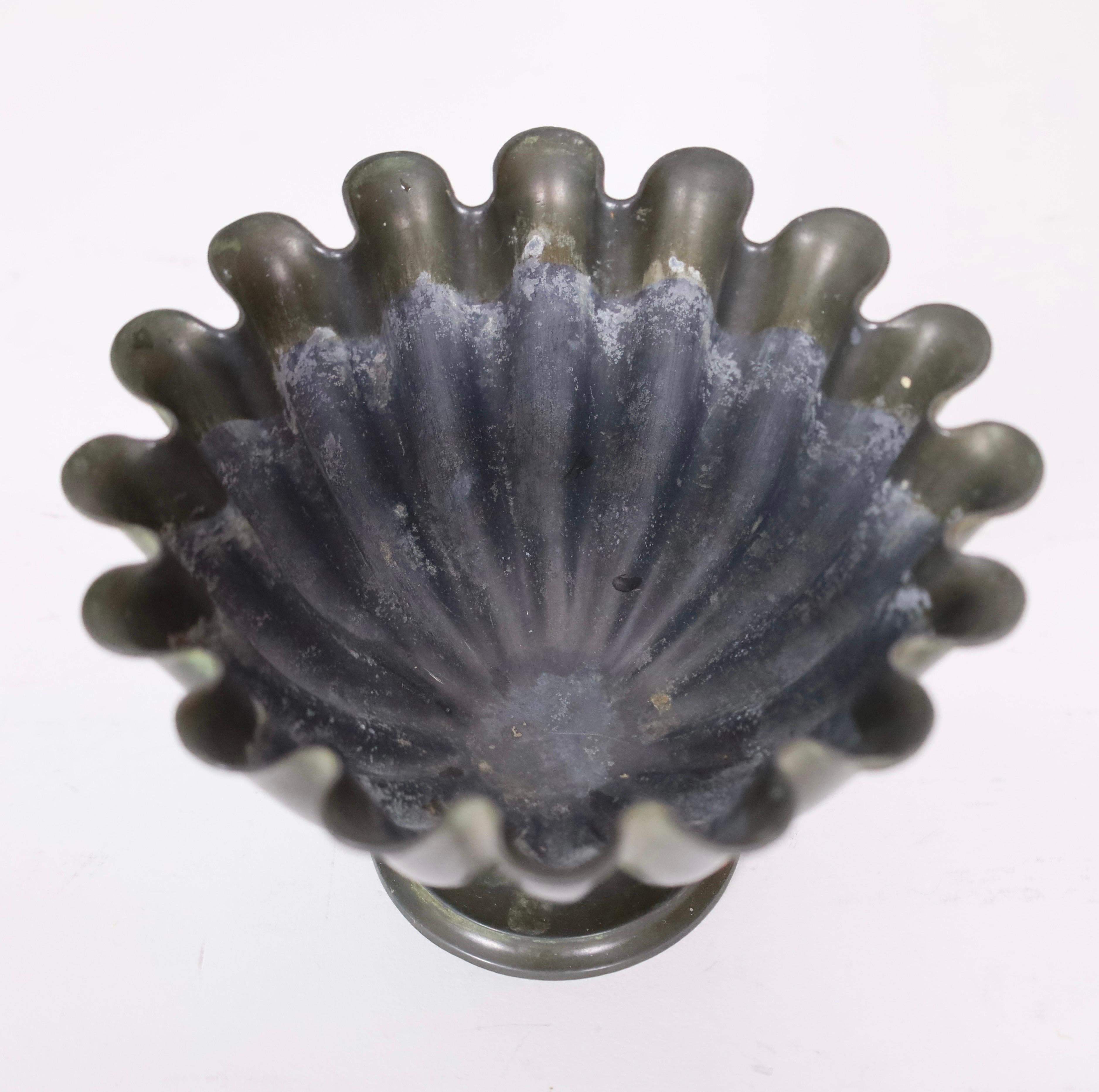 Set Schalen mit Wellenschliff auf Sockel von Just Andersen, 1920er Jahre, Dänemark im Angebot 3