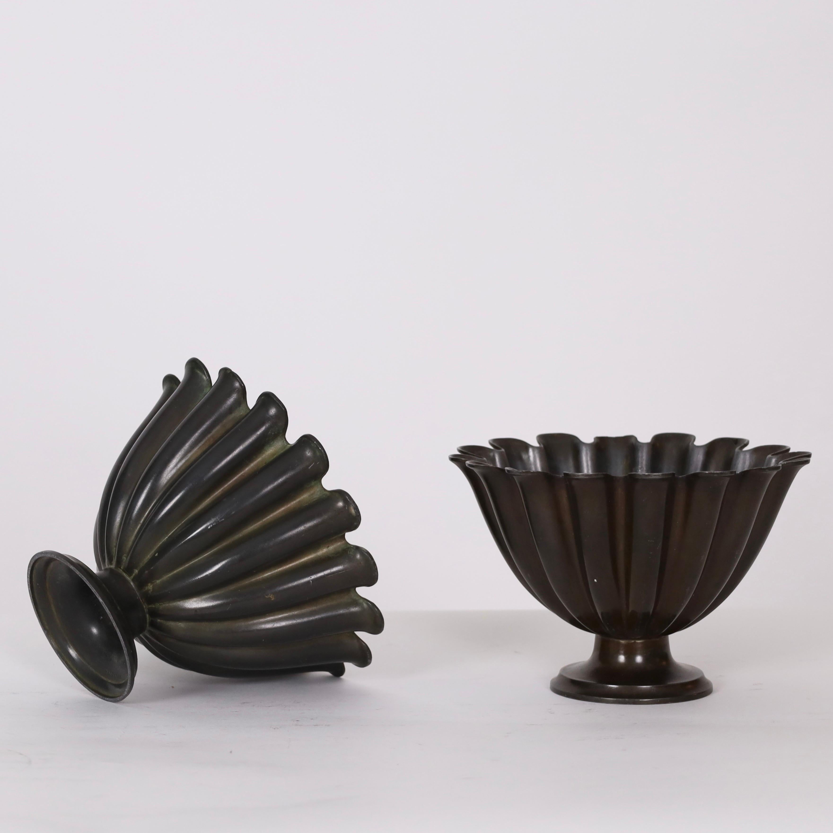 Set Schalen mit Wellenschliff auf Sockel von Just Andersen, 1920er Jahre, Dänemark im Angebot 1
