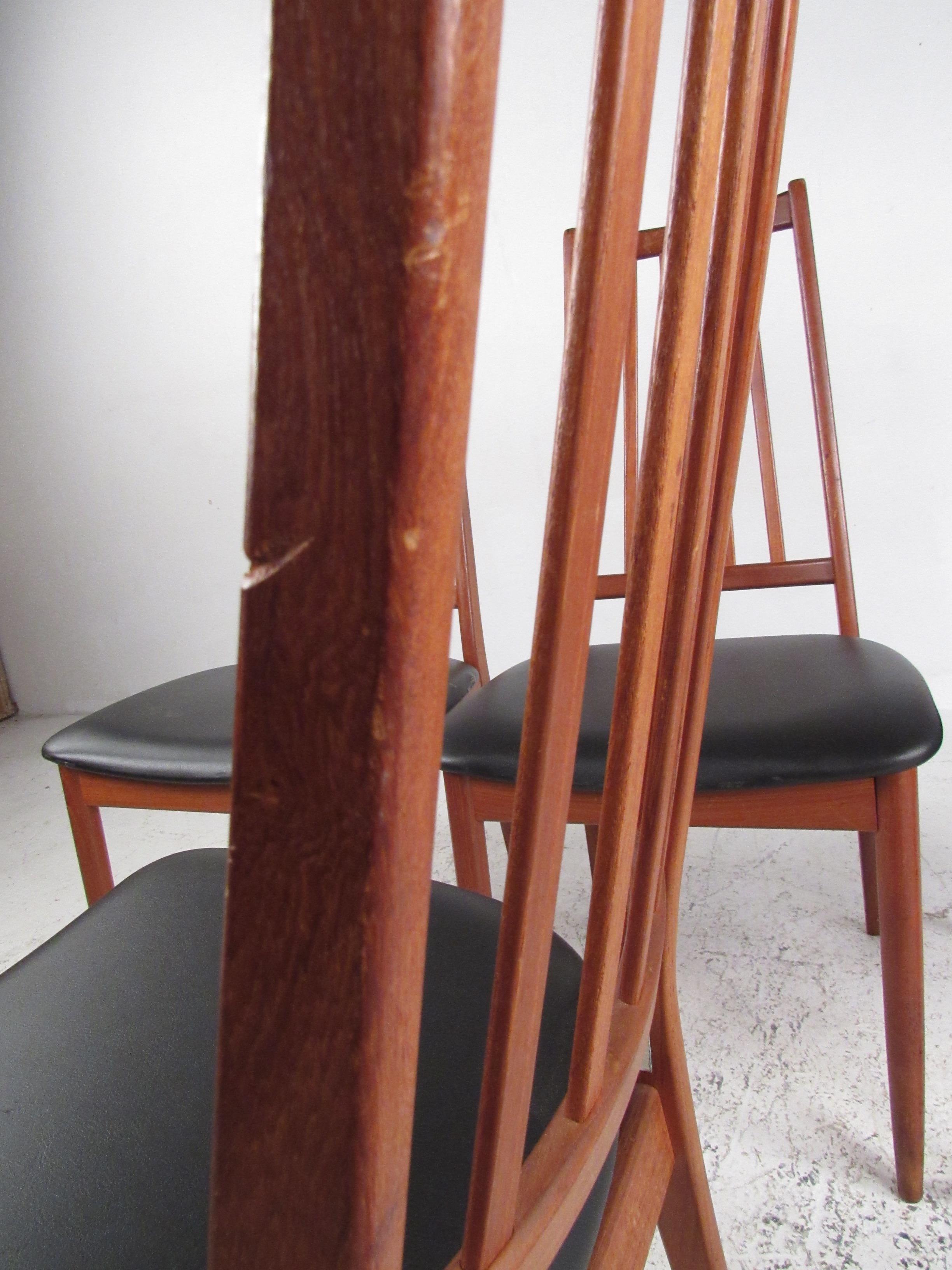 Set of Scandinavian Modern Teak Dining Chairs For Sale 6