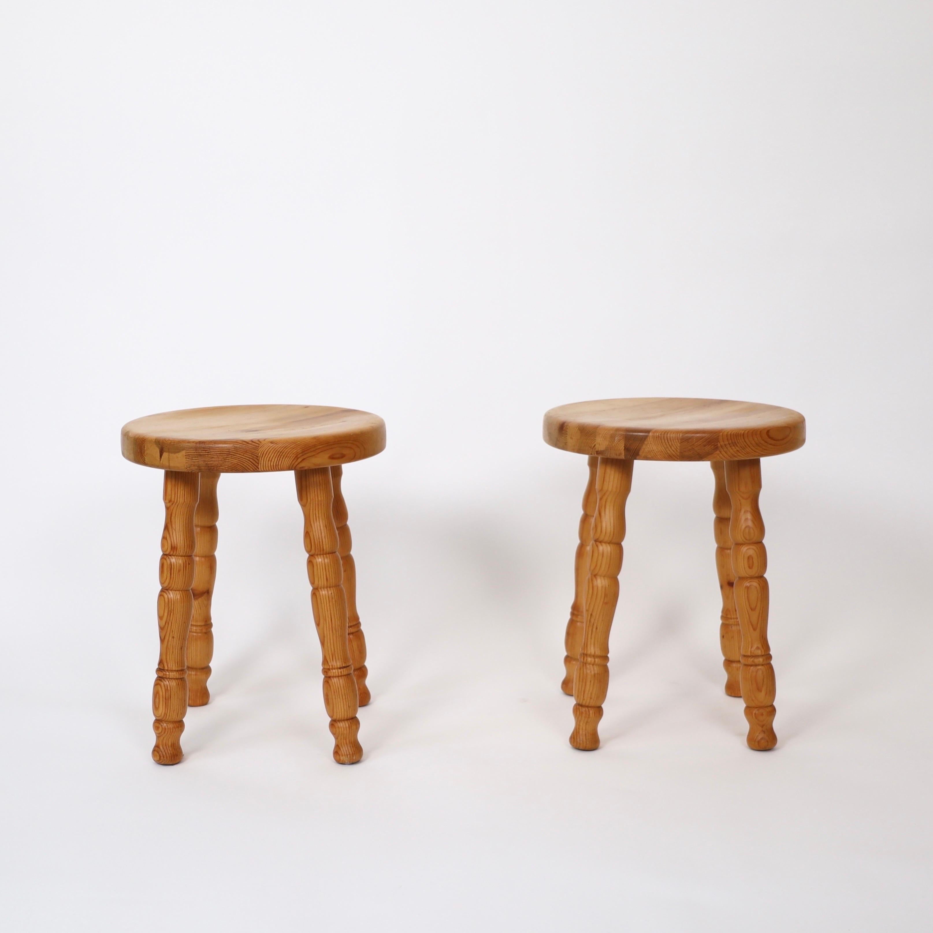 Moderne Ensemble de tabourets scandinaves en pin, Suède, 1970 en vente