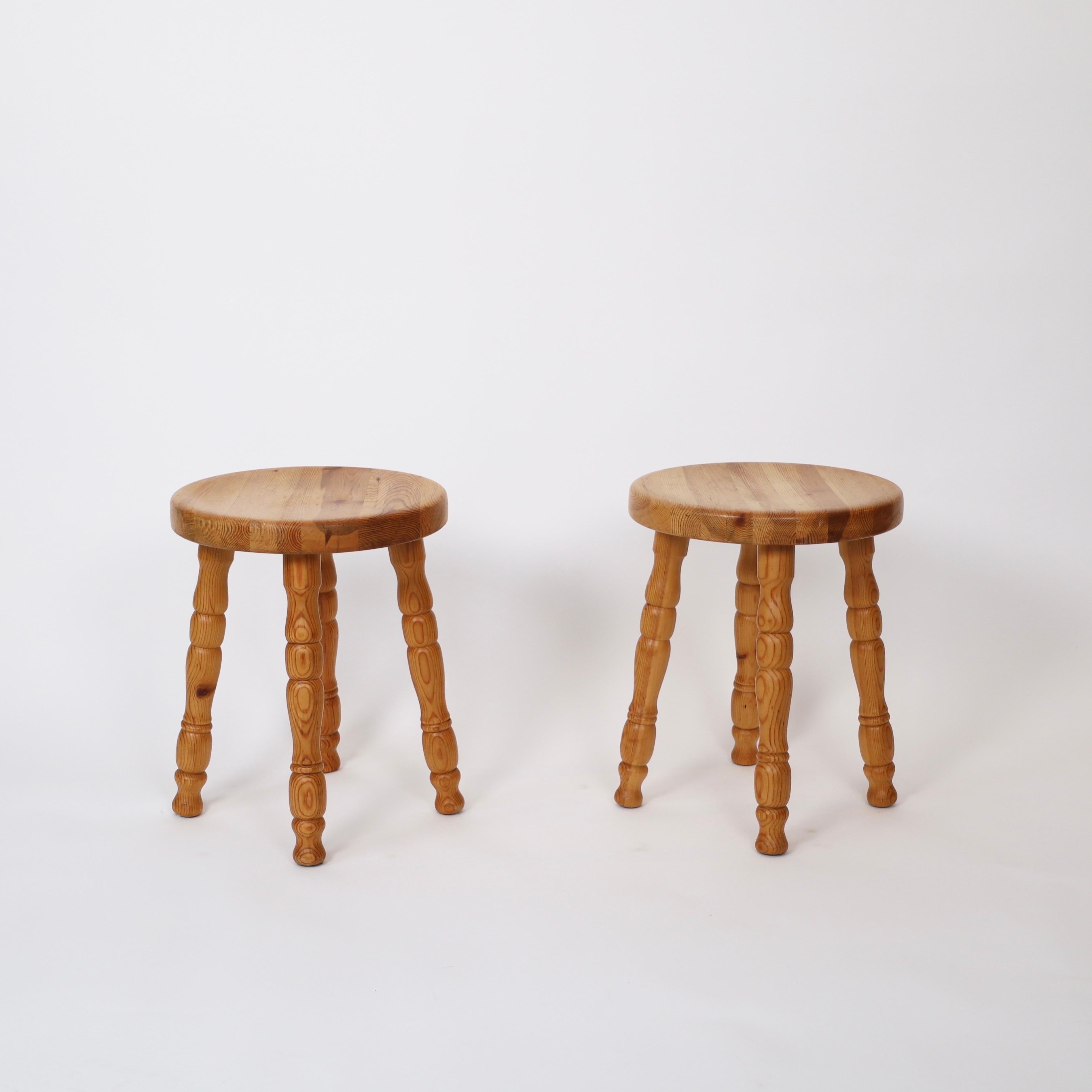 Suédois Ensemble de tabourets scandinaves en pin, Suède, 1970 en vente