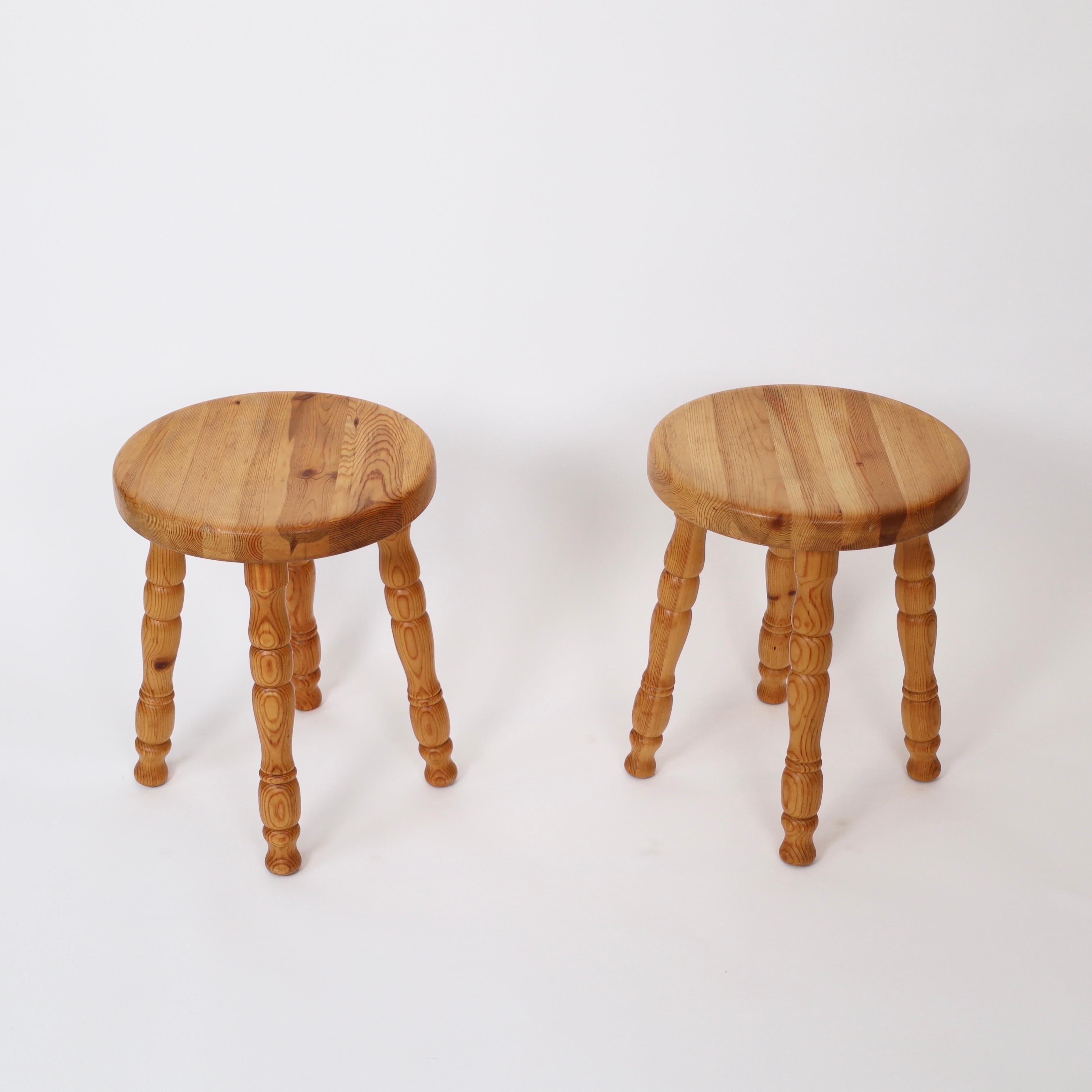 Ensemble de tabourets scandinaves en pin, Suède, 1970 Bon état - En vente à Værløse, DK