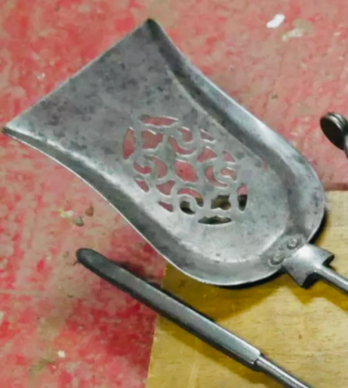 Écossais Ensemble d'outils écossais du début du 19e siècle en acier géorgien pour cheminée en vente