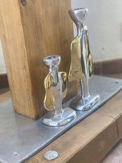 Juego de candelabros escultóricos G034 y G033  latón y aluminio por David Marshall