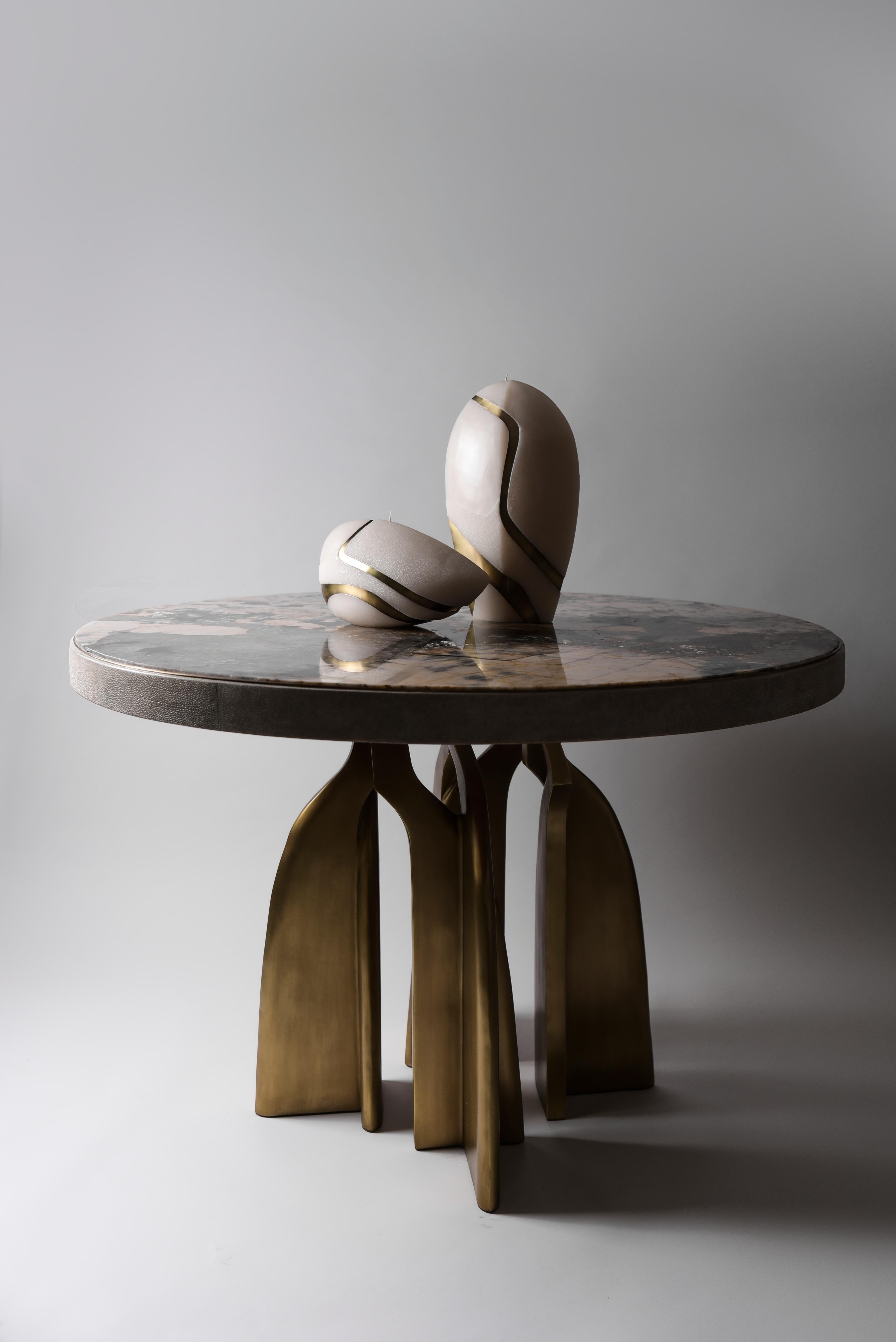 Set of Sculptural Chairs and Dining Table in Shell and Brass by Kifu Paris For Sale 5