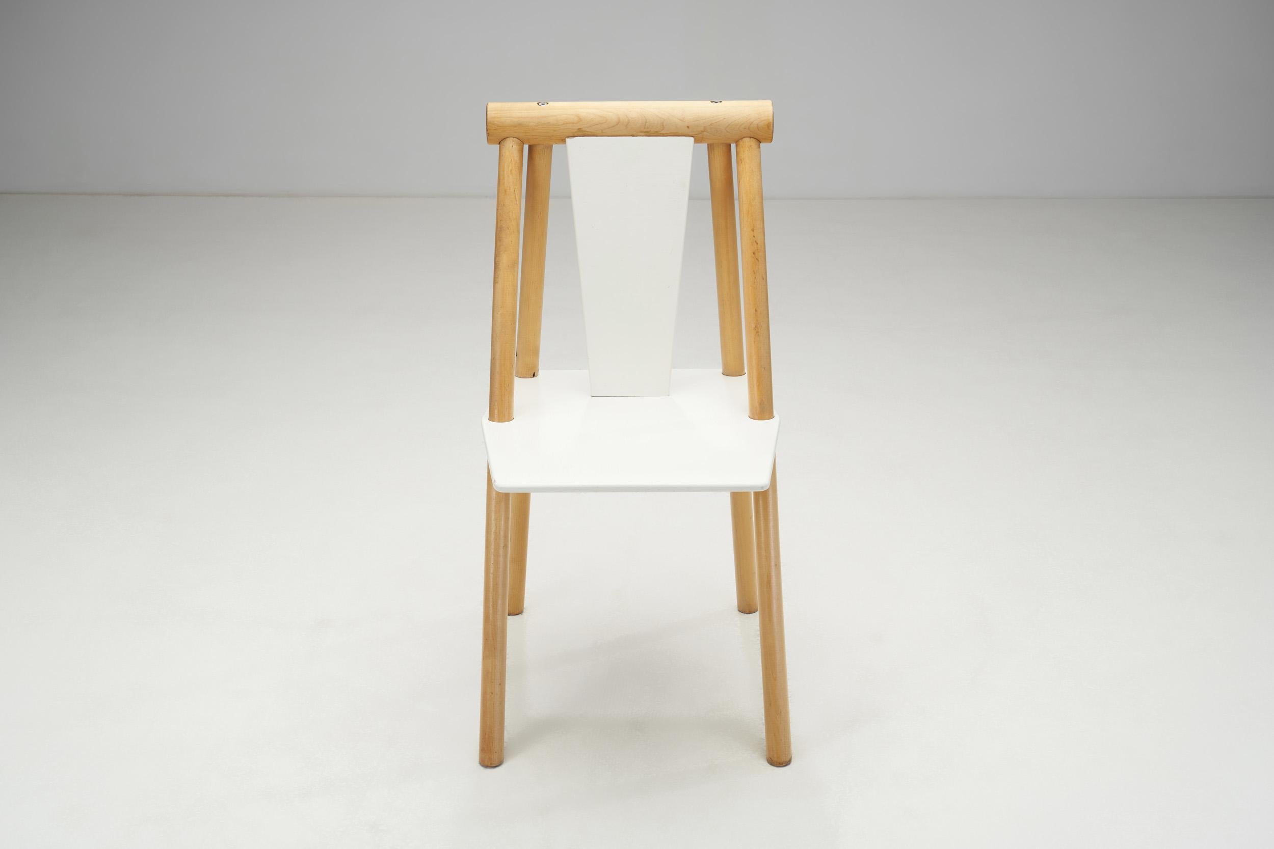 Legno Set di sedie da pranzo europee scultoree, Europa, fine XX secolo in vendita