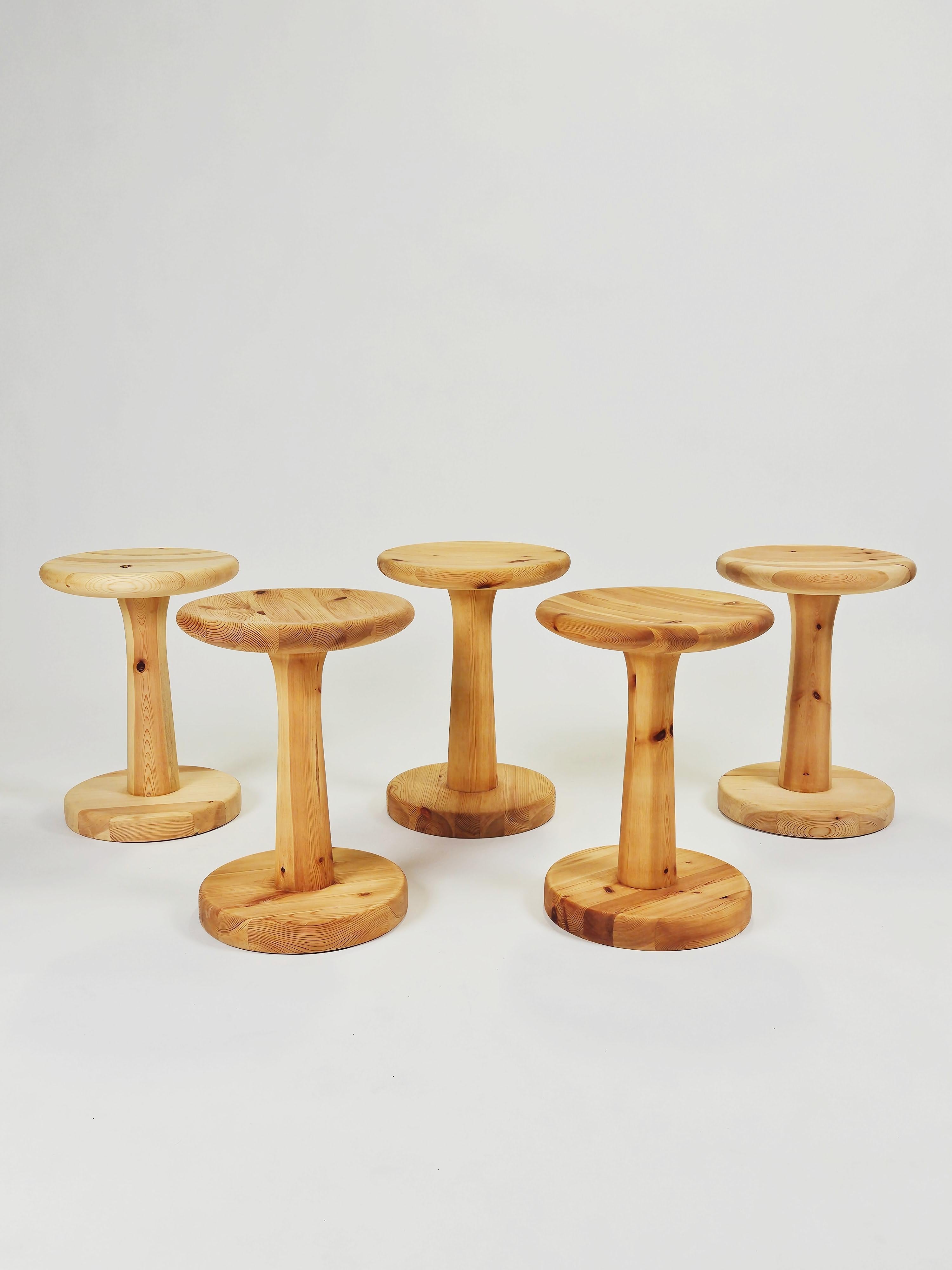 Set of foce pine stools designed by Rainer Daumiller and produced by Hirtshals Savvaerk during the 1970s.

Sculptural design in solid pine. 