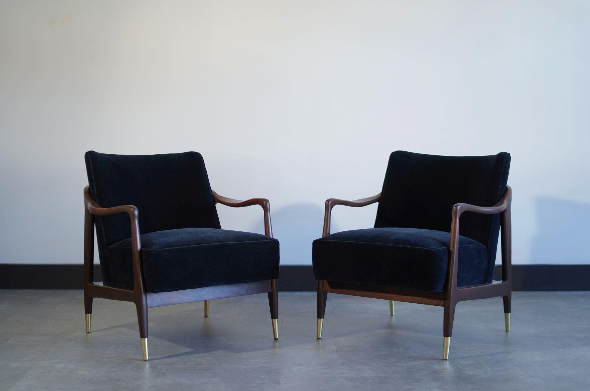 Mid-Century Modern Set of Sculptural Walnut Lounge Chairs in Mohair, C. 1950s