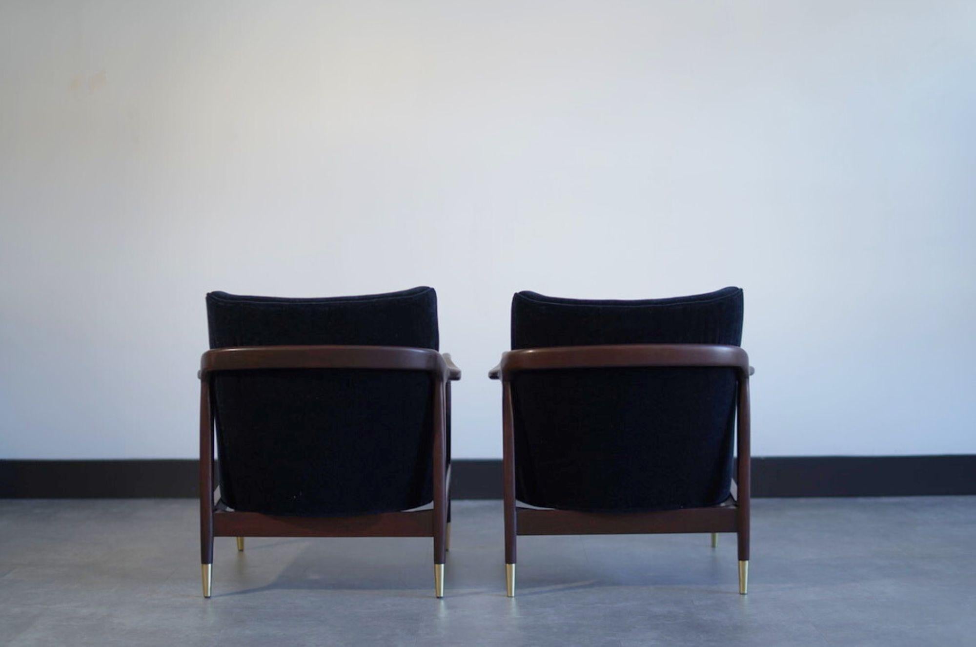Set of Sculptural Walnut Lounge Chairs in Mohair, C. 1950s In Excellent Condition In Westport, CT