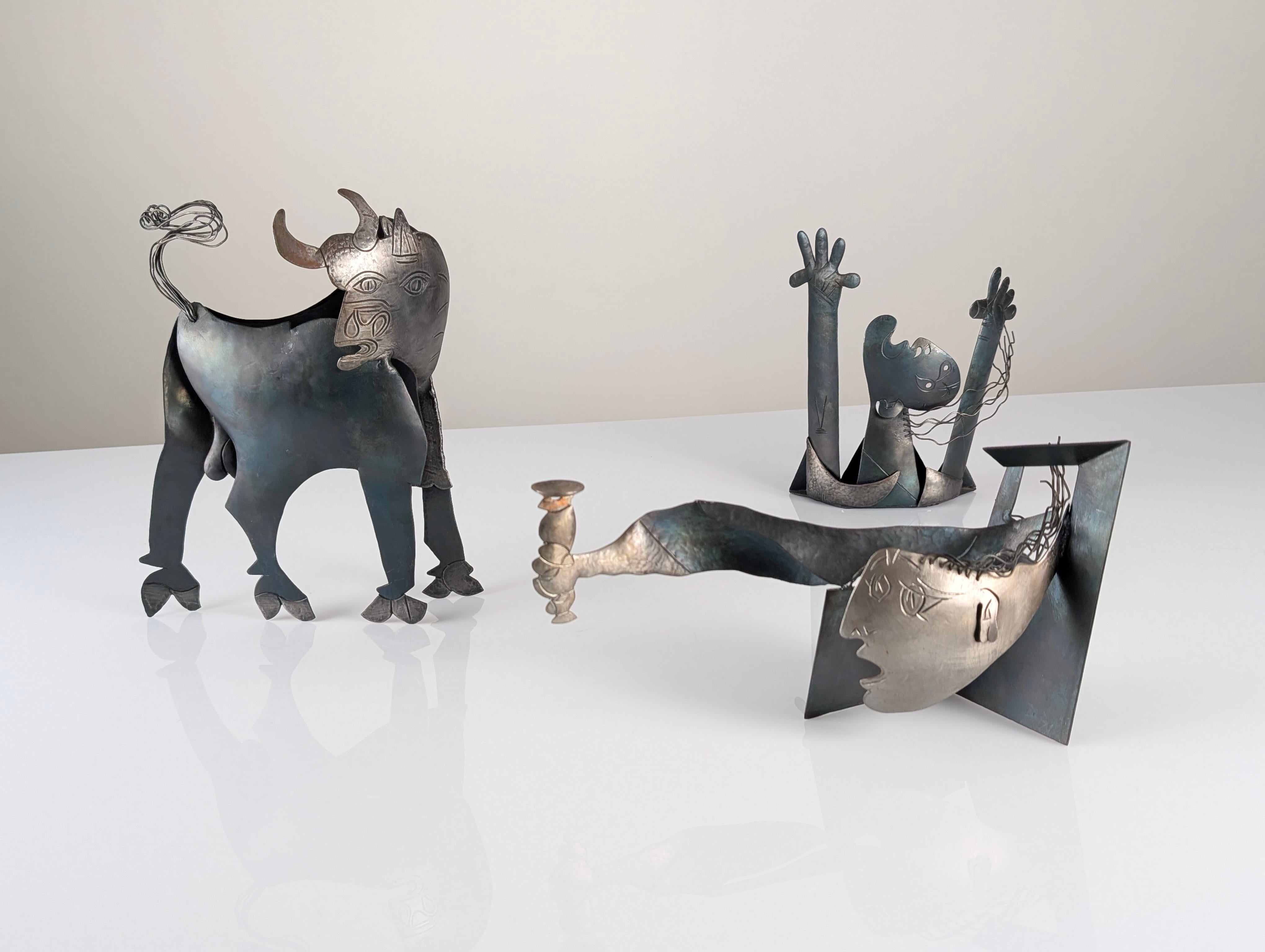 Conjunto de esculturas del Guernica de Picasso, Firmado, Siglo XX 8